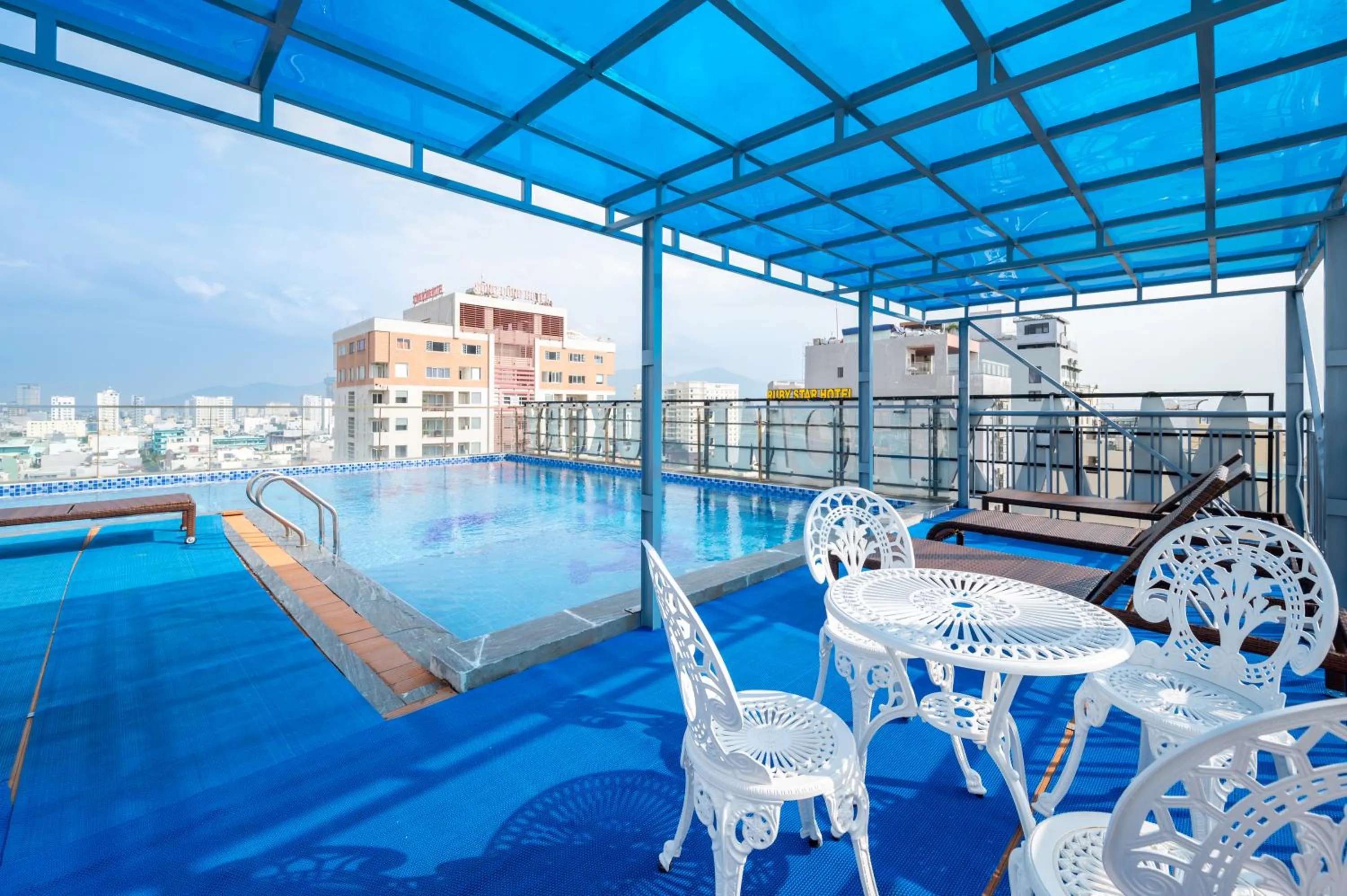 Swimming pool in Maxhome Luxury Hotel