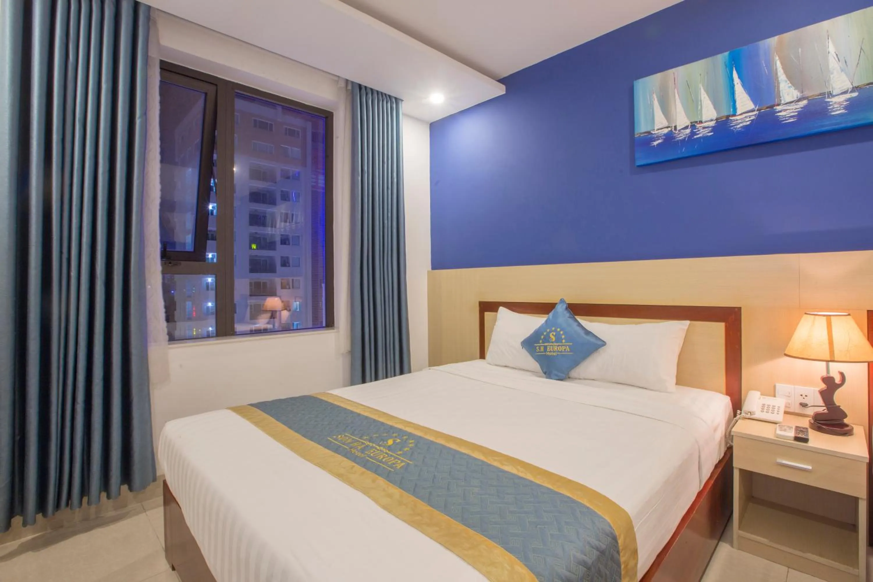 Photo of the whole room, Bed in Maxhome Luxury Hotel