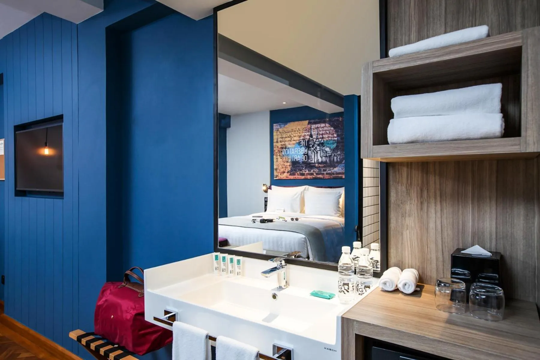 Bathroom, Bed in Hotel G Yangon