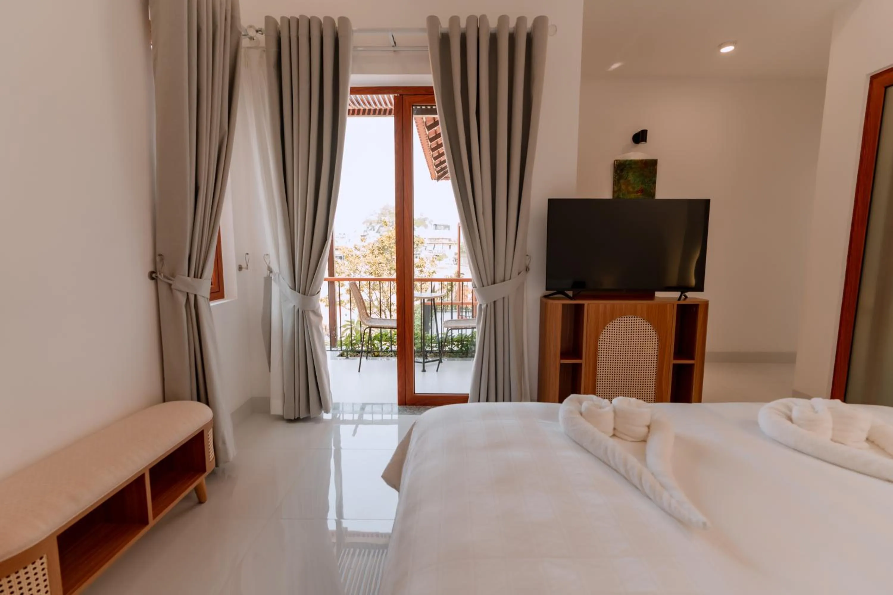 TV and multimedia, Bed in Hue River Side Villa