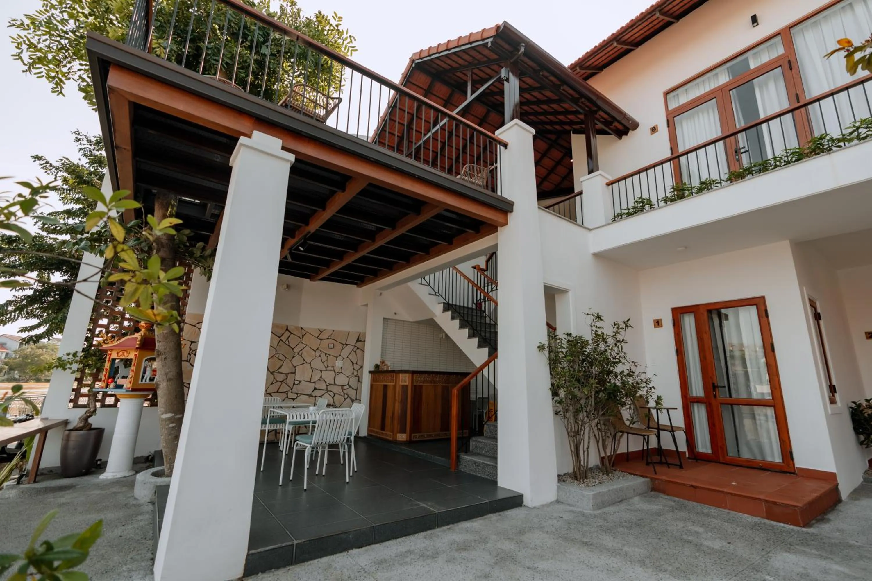 Restaurant/places to eat in Hue River Side Villa