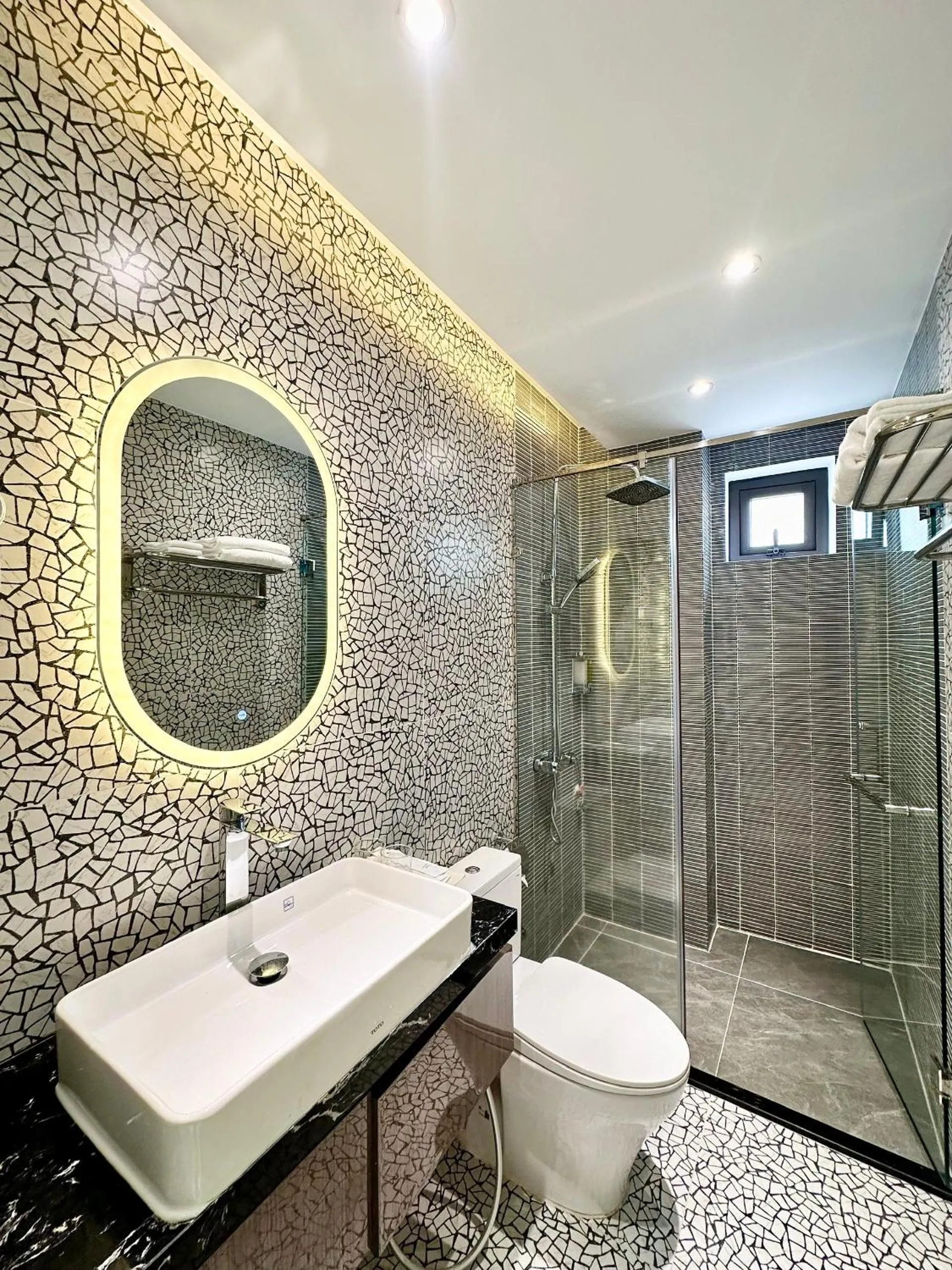 Shower in Hai Long Hotel