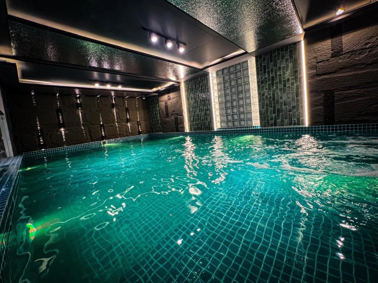 Swimming Pool in Hai Long Hotel