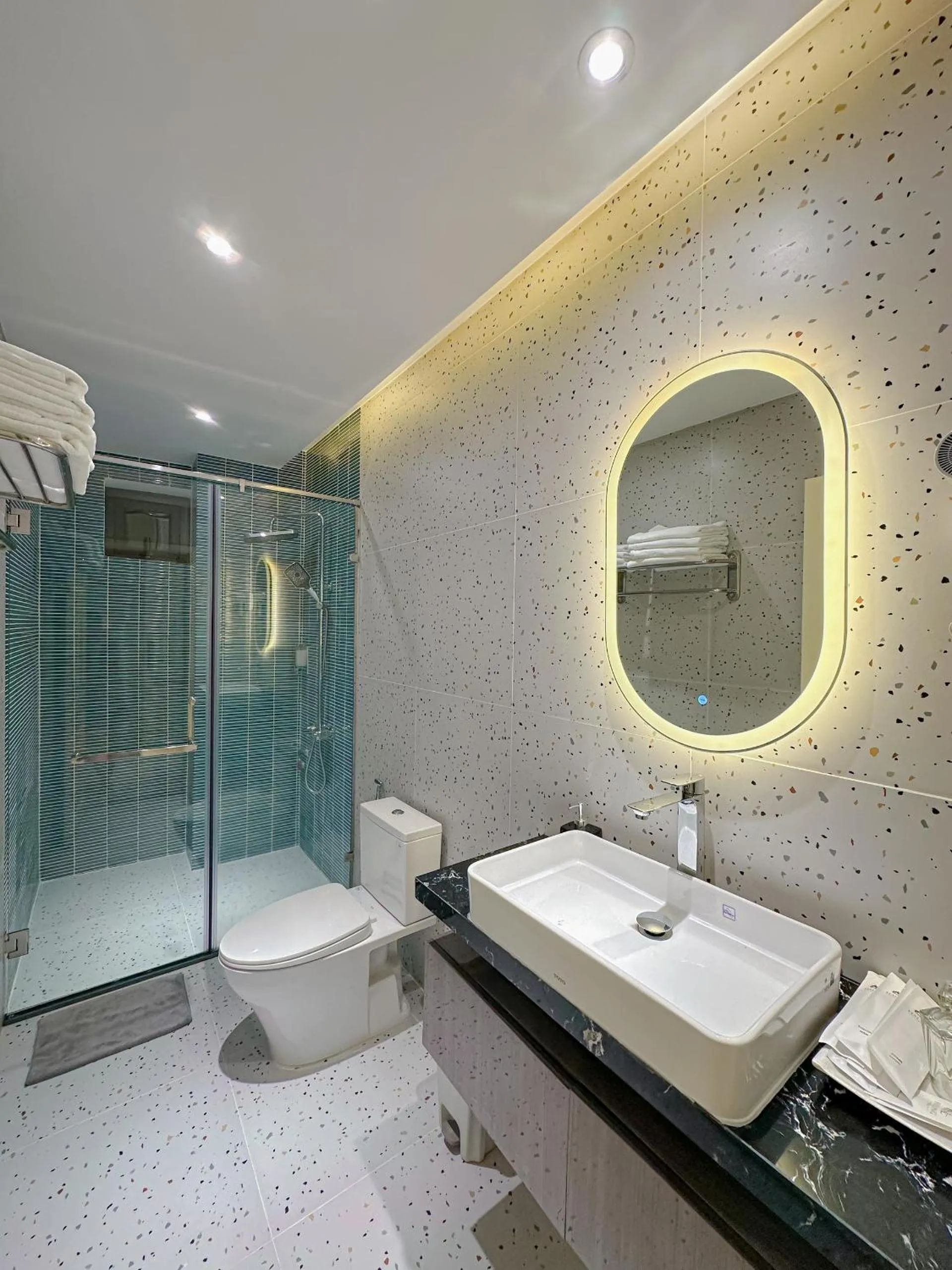 Shower in Hai Long Hotel
