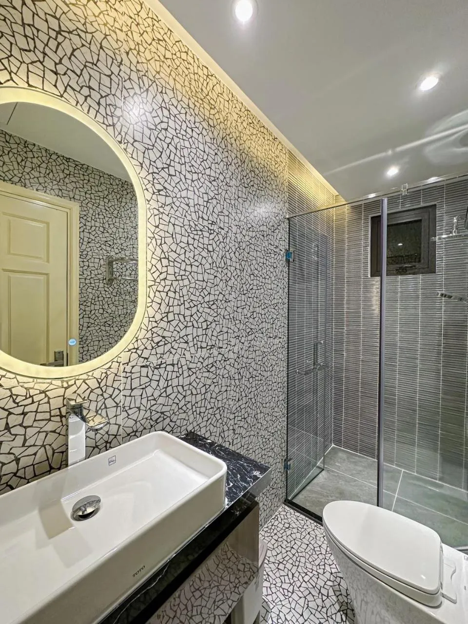 Shower in Hai Long Hotel