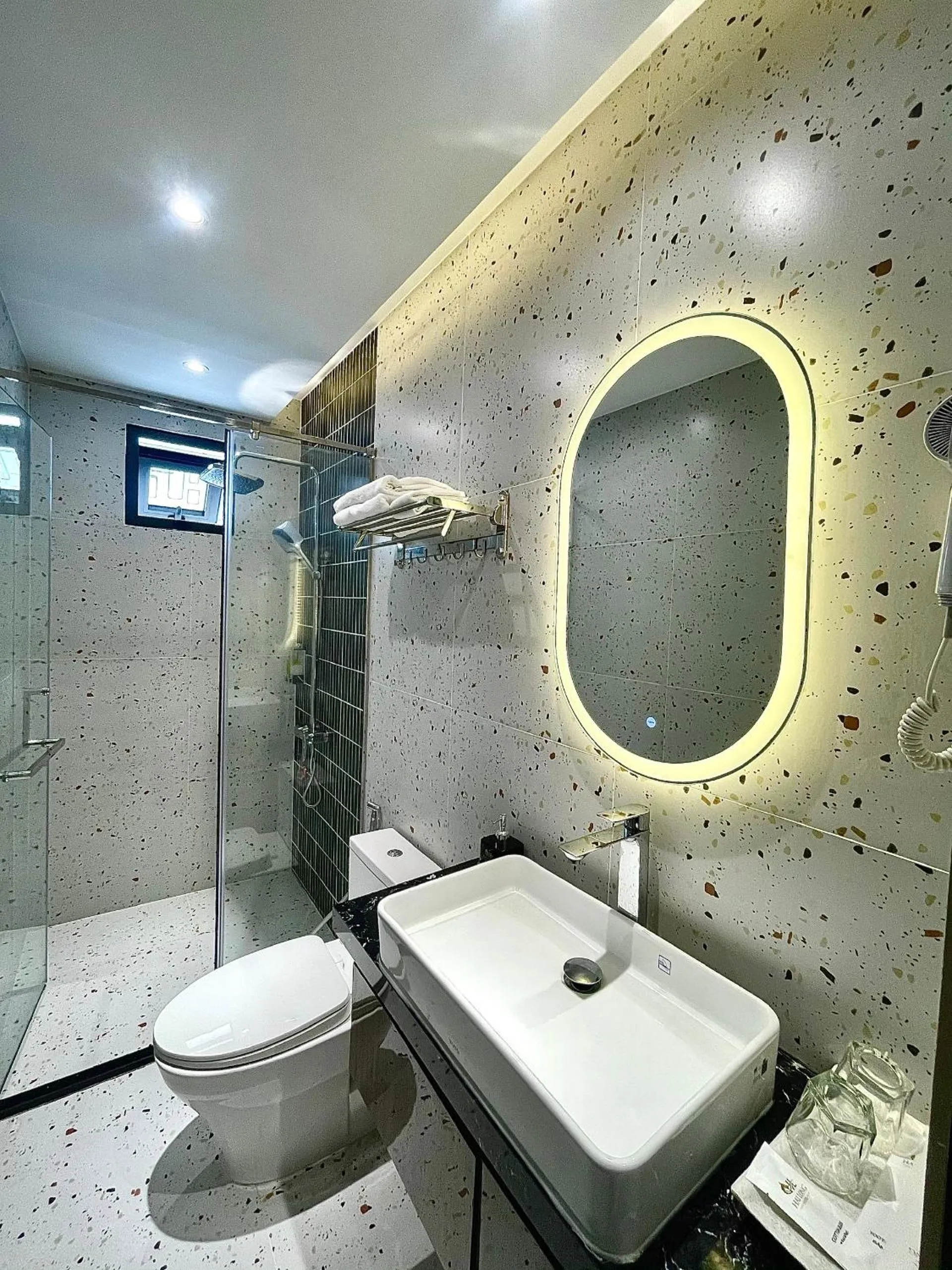 Shower in Hai Long Hotel