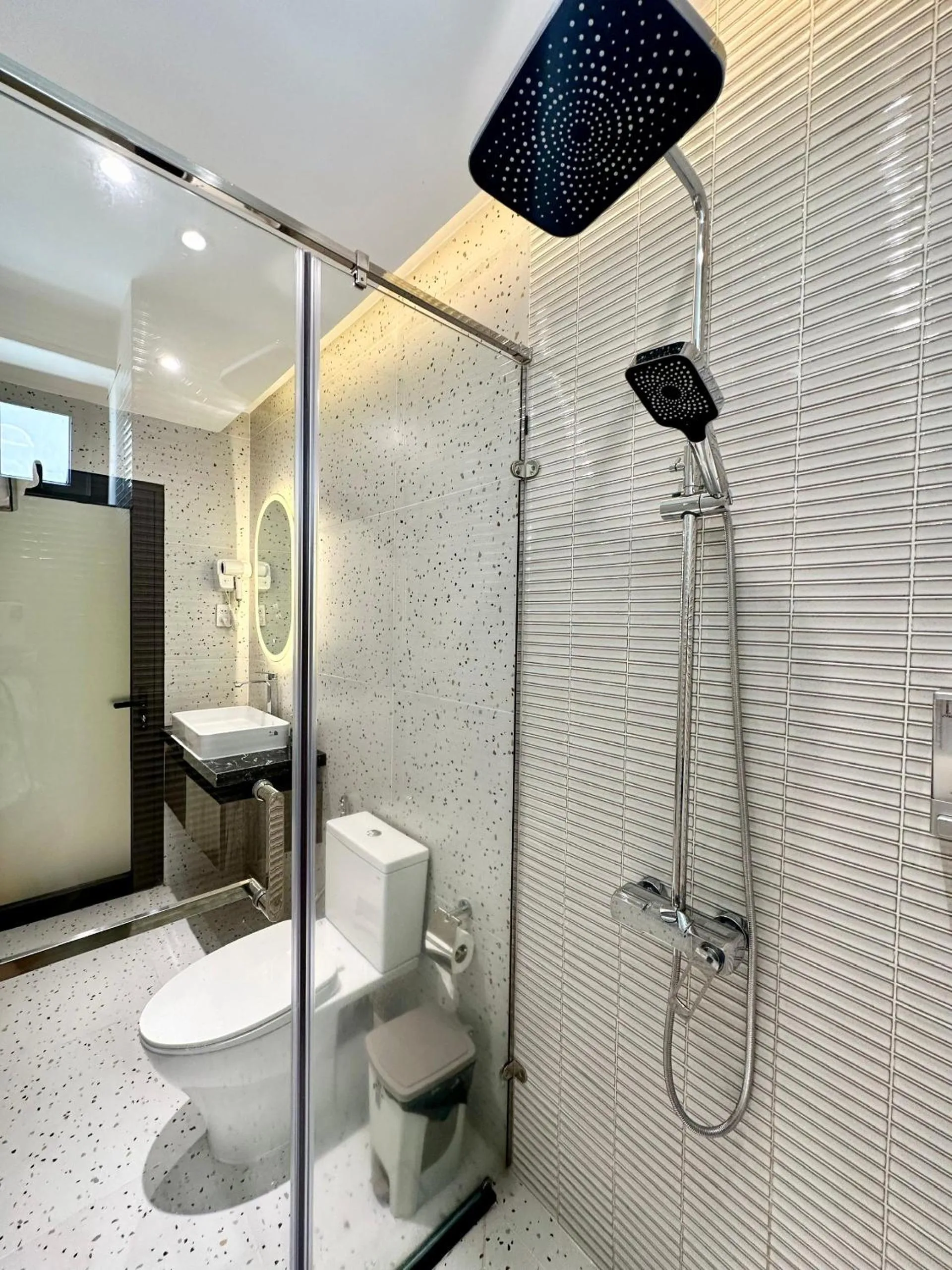 Shower in Hai Long Hotel