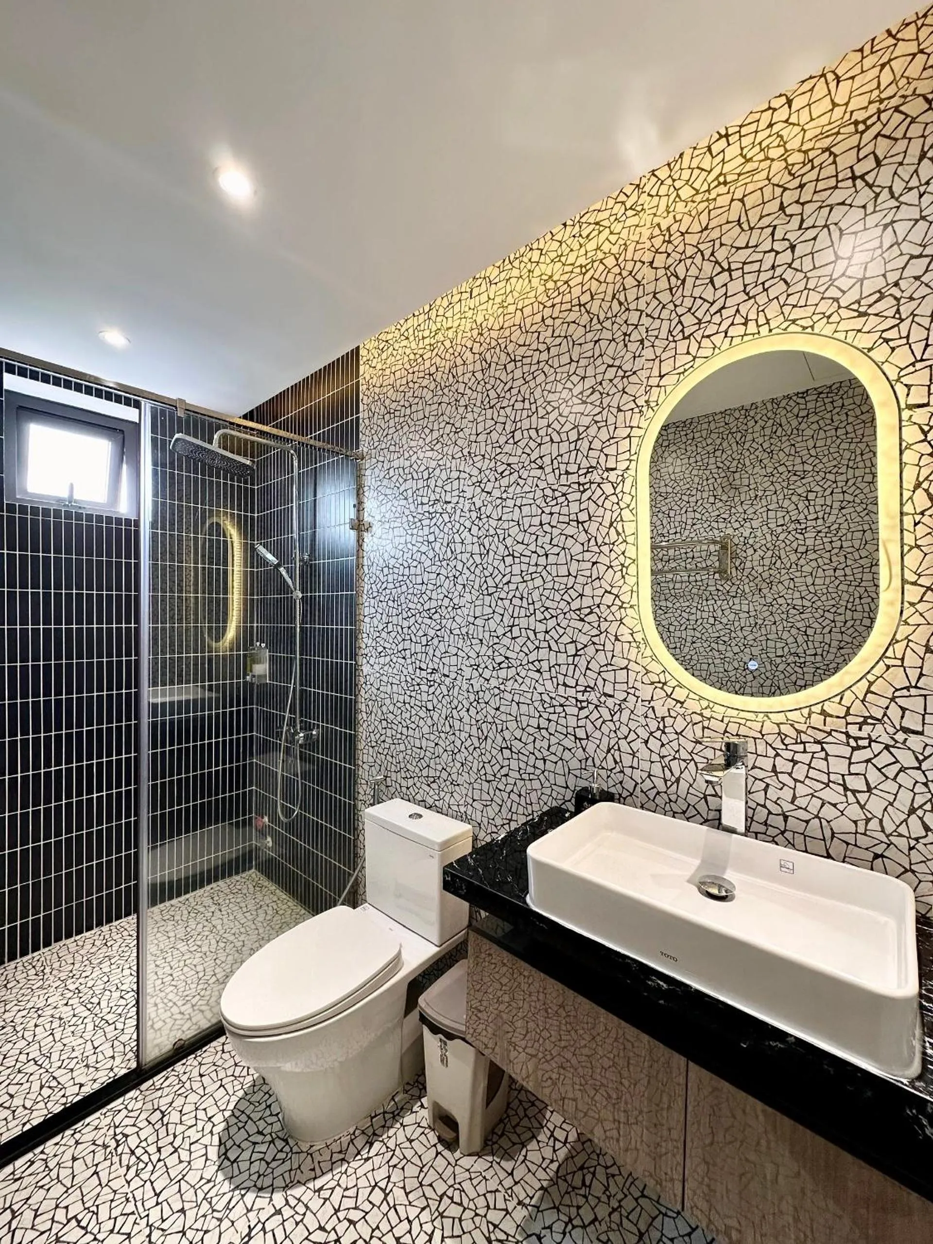 Shower in Hai Long Hotel