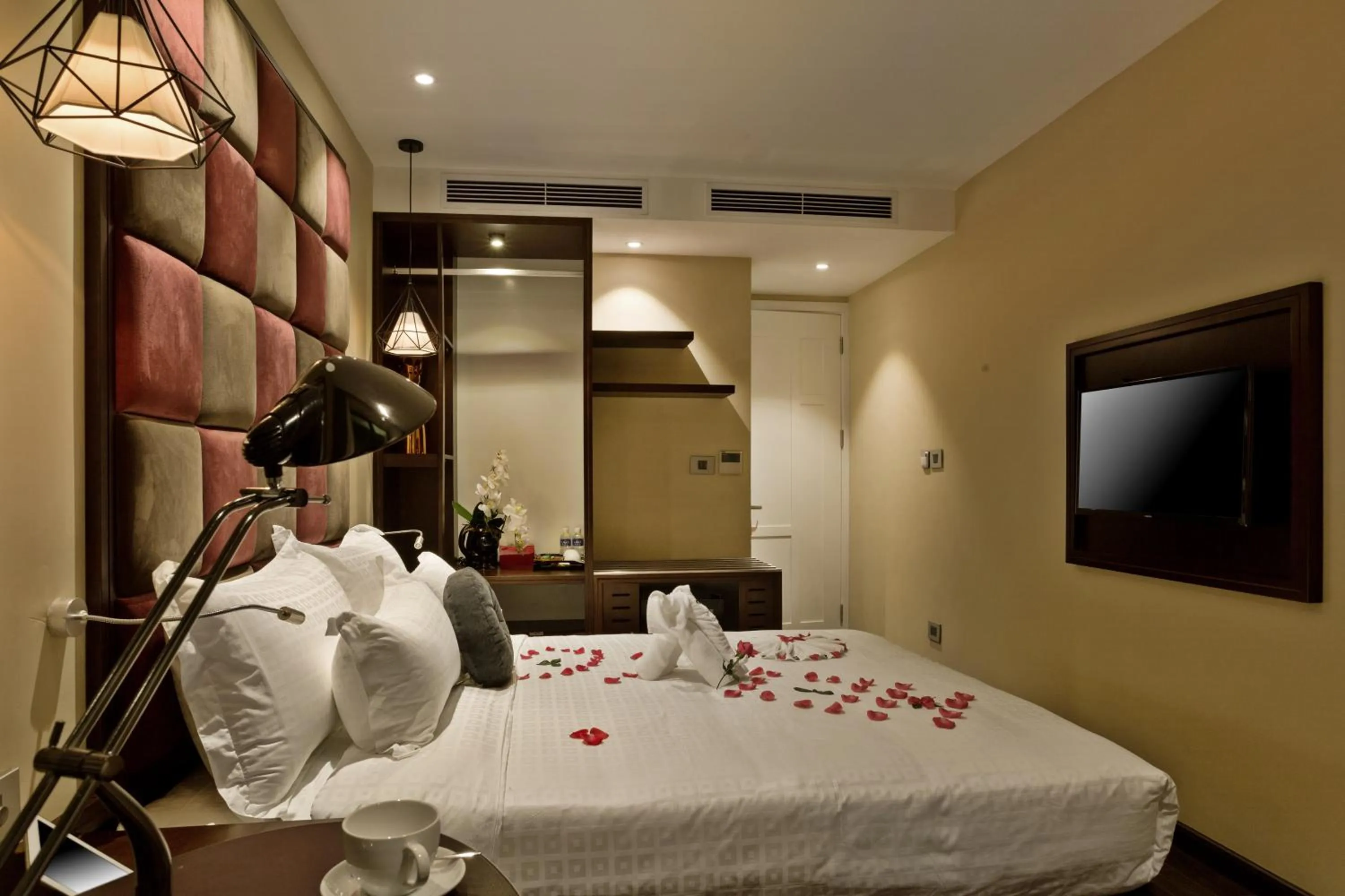 Bedroom, Bed in Hanoi La Storia Hotel