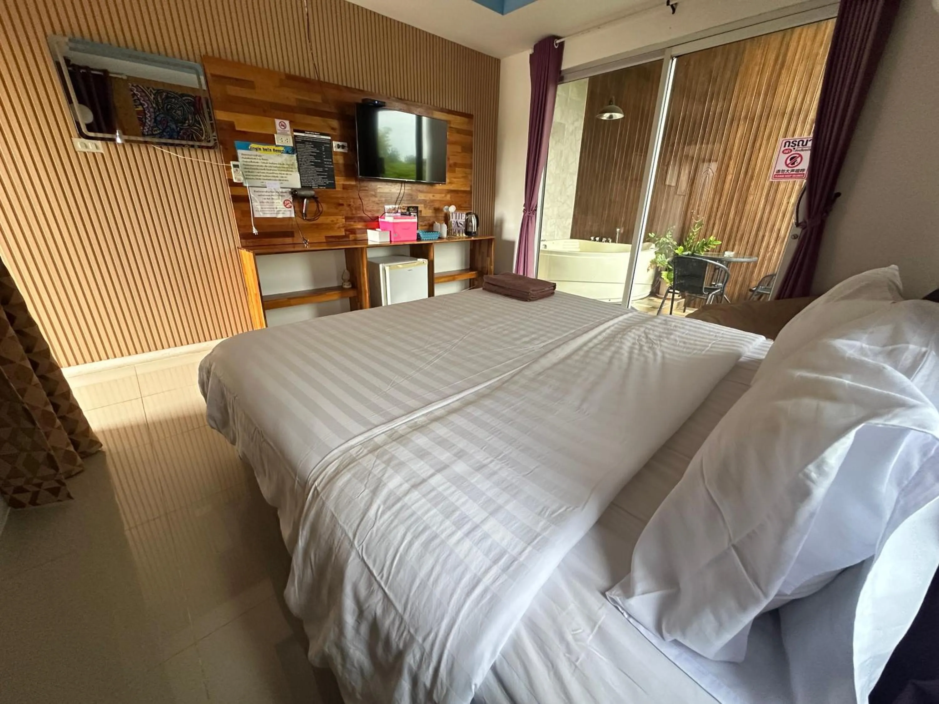 Bedroom, Bed in Jingle Bells Resort