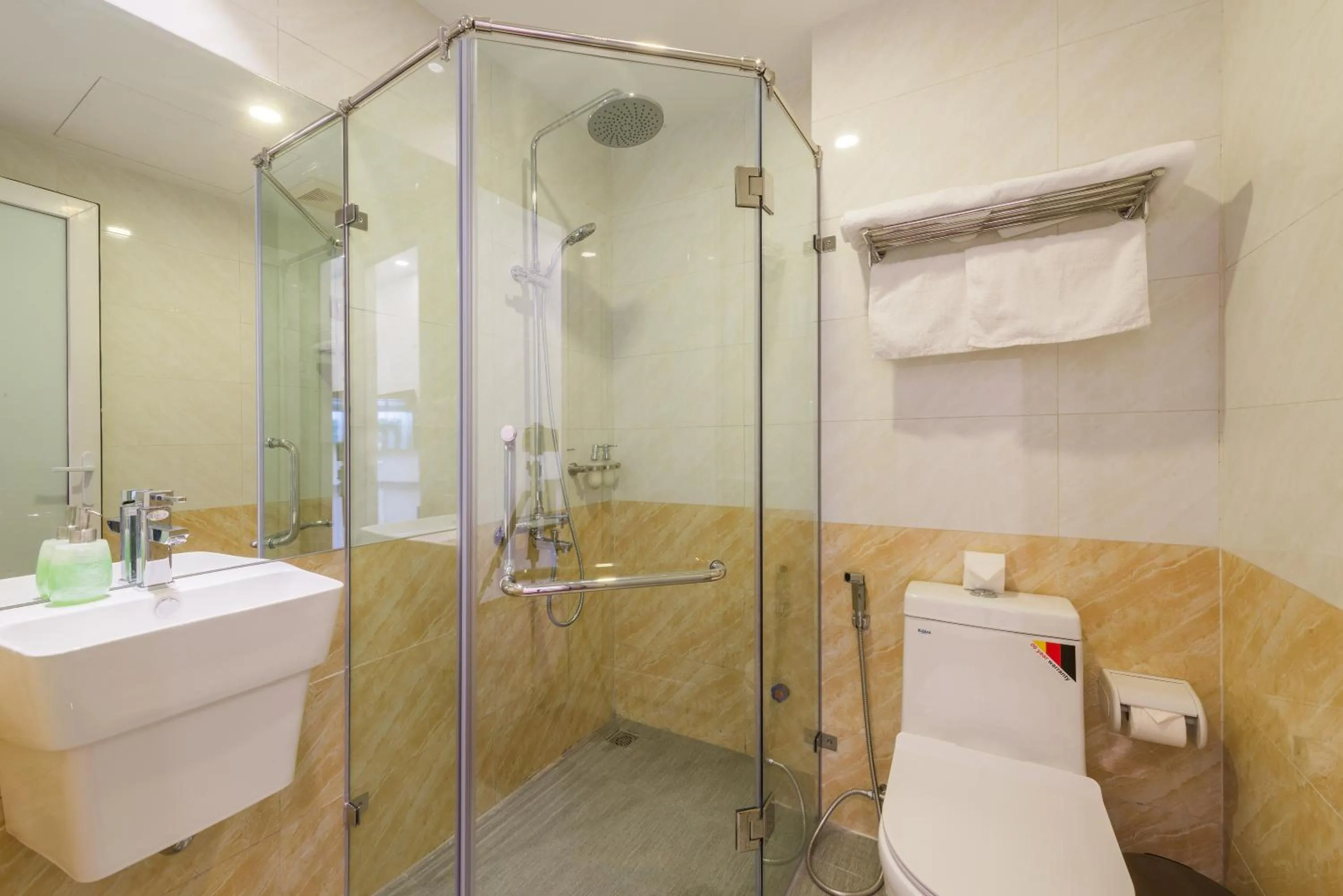 Shower in Splendid Hotel & Spa