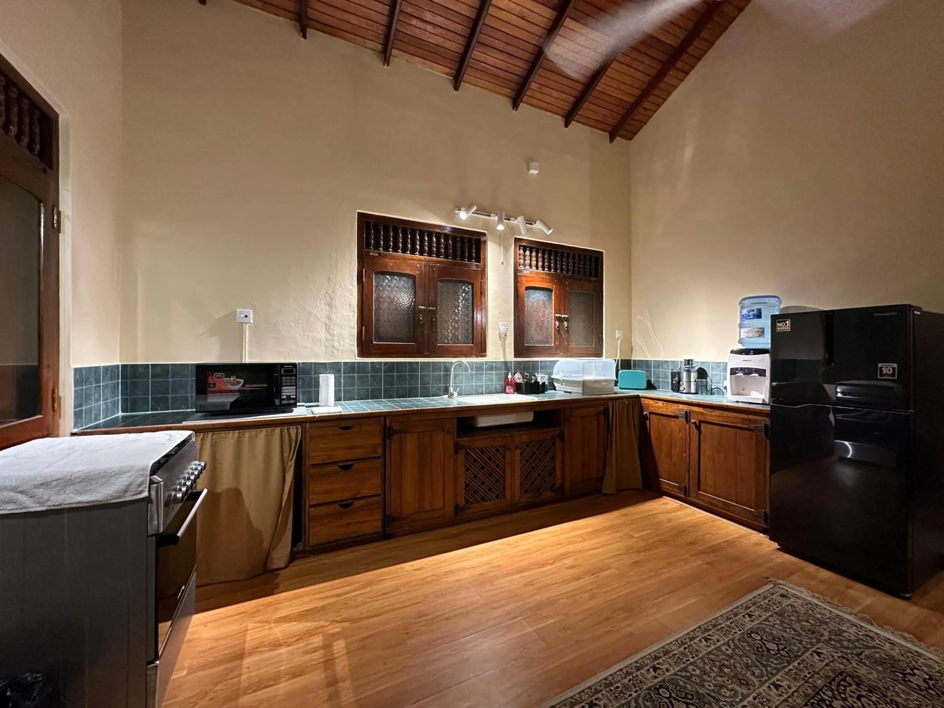 Kitchen or kitchenette in Isle of Thalpe