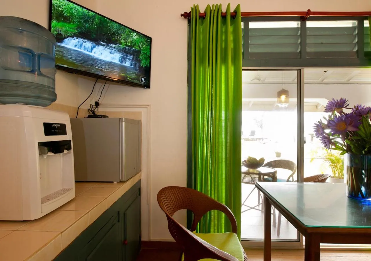 TV and multimedia in Isle of Thalpe