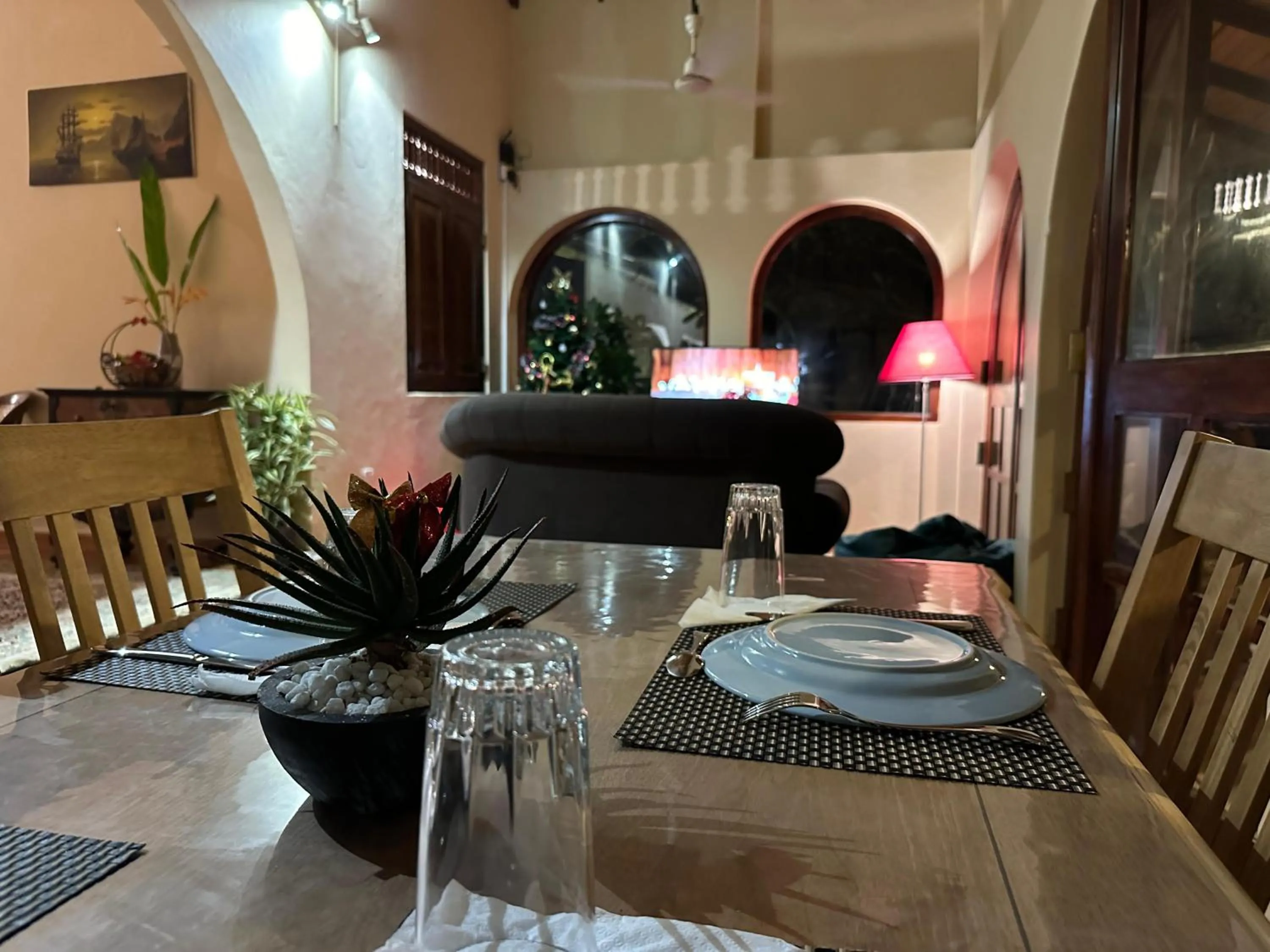 Dining area in Isle of Thalpe