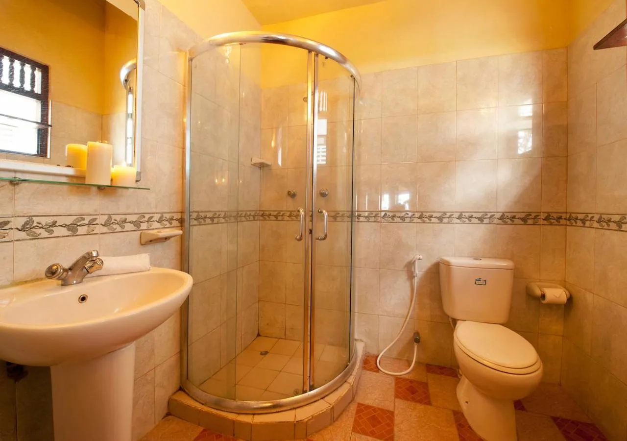 Shower in Isle of Thalpe