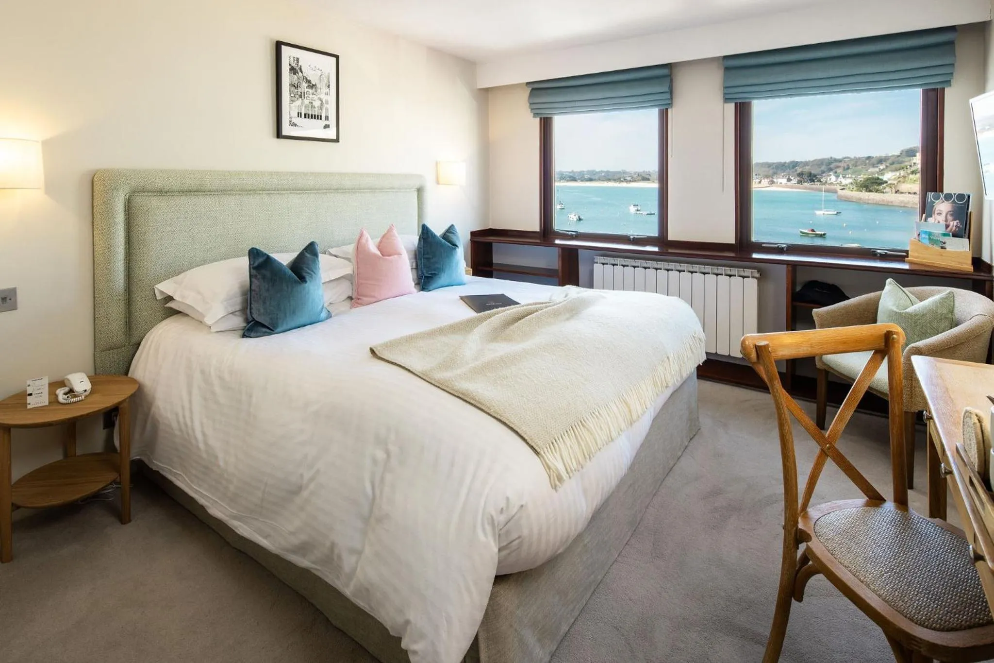 Sea view, Bed in The Moorings Hotel & Restaurant