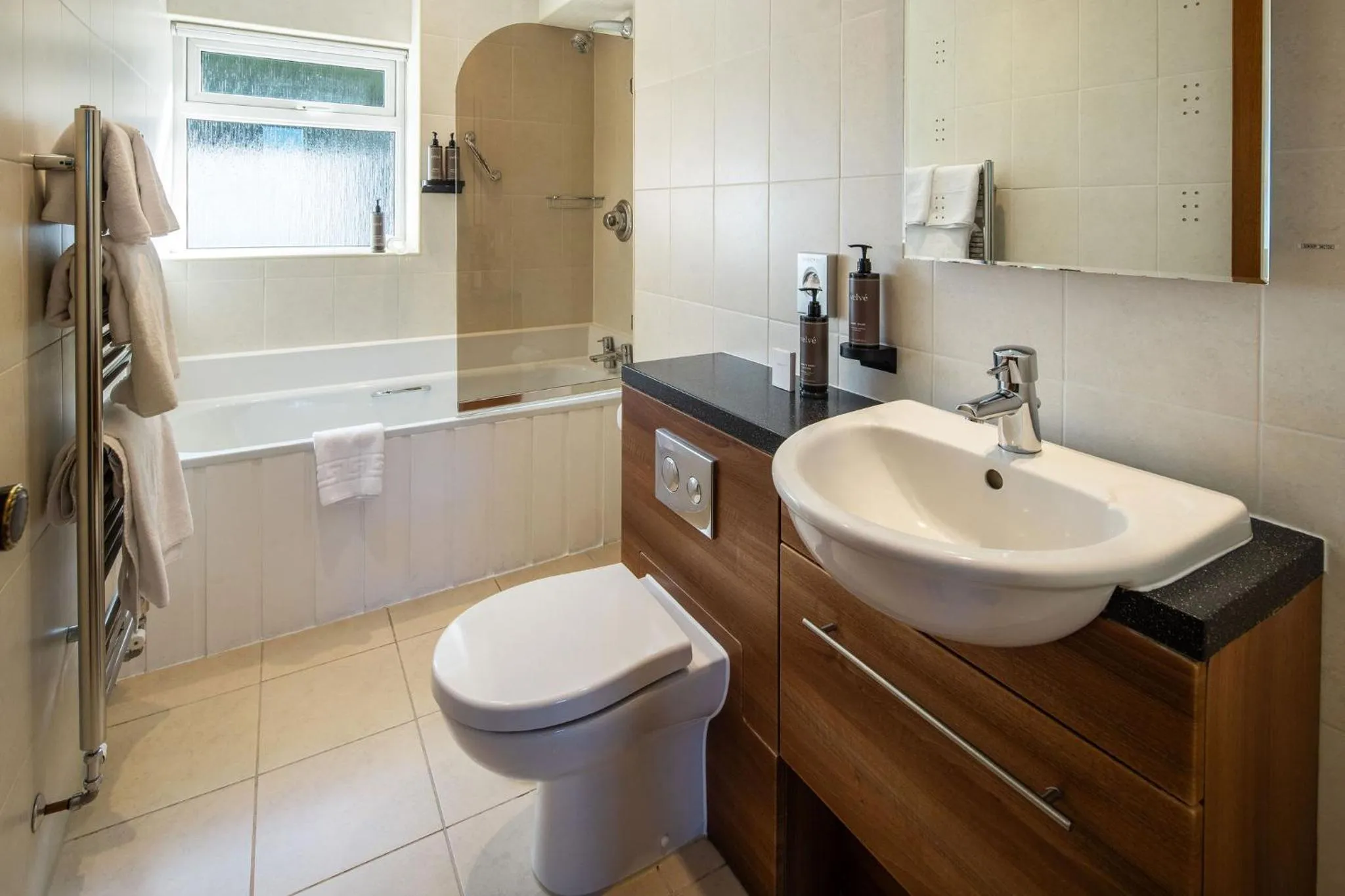 Bathroom in The Moorings Hotel & Restaurant