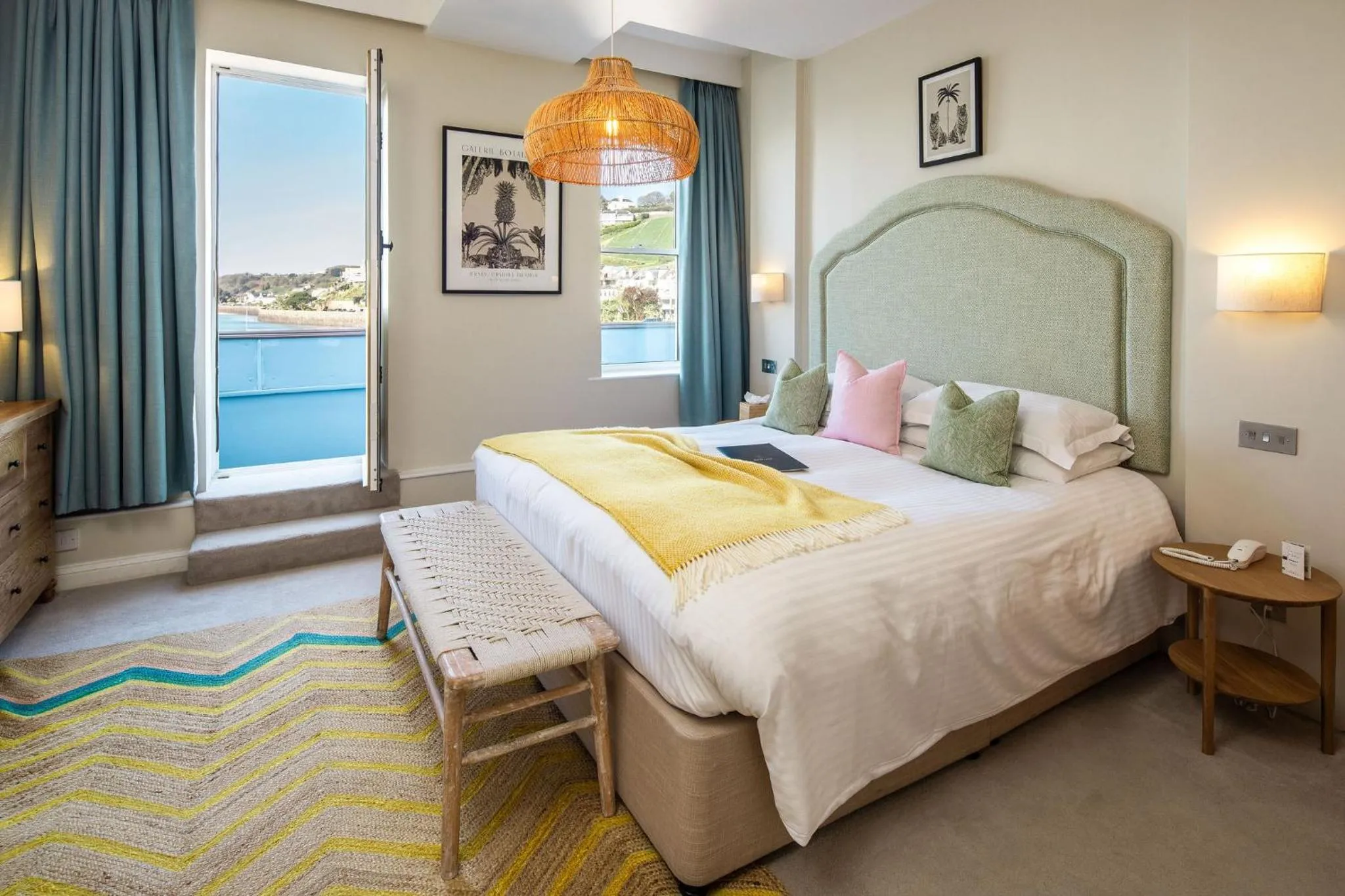 Balcony/Terrace, Bed in The Moorings Hotel & Restaurant