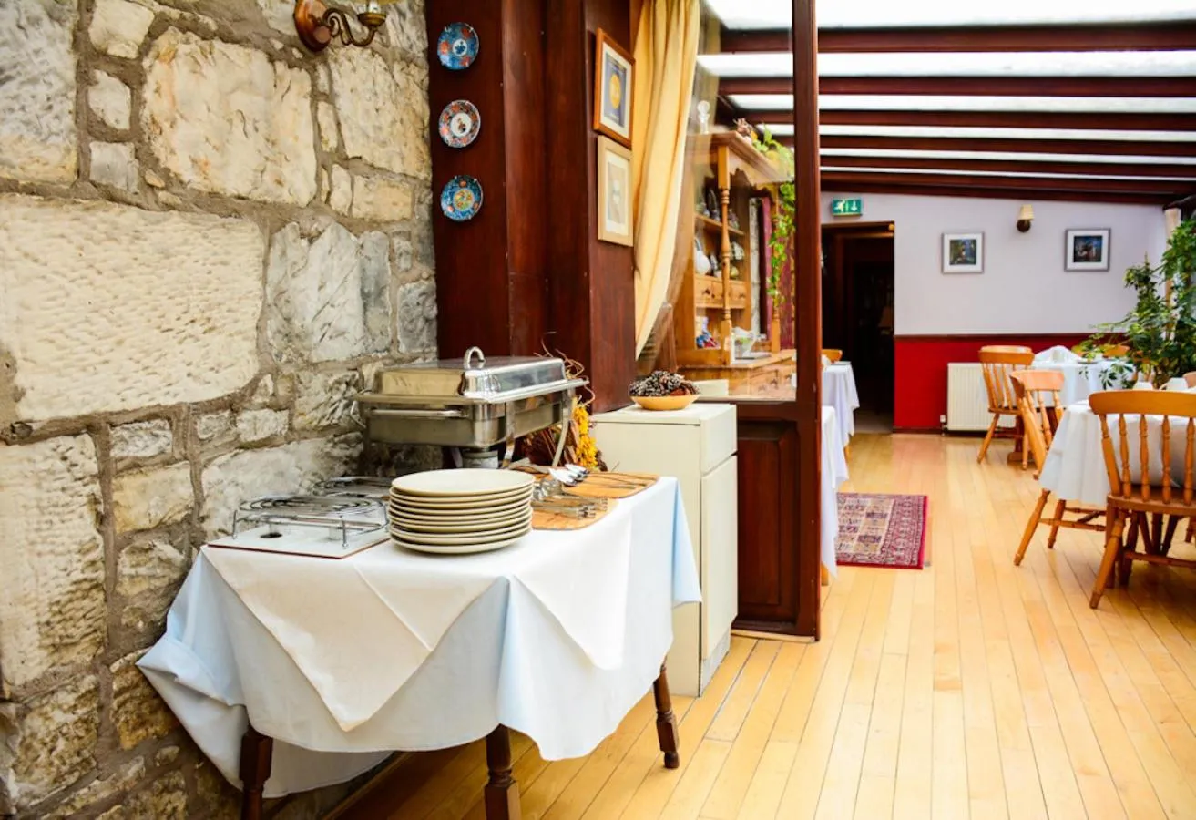 Restaurant/places to eat in Clarke Cottage Guest House