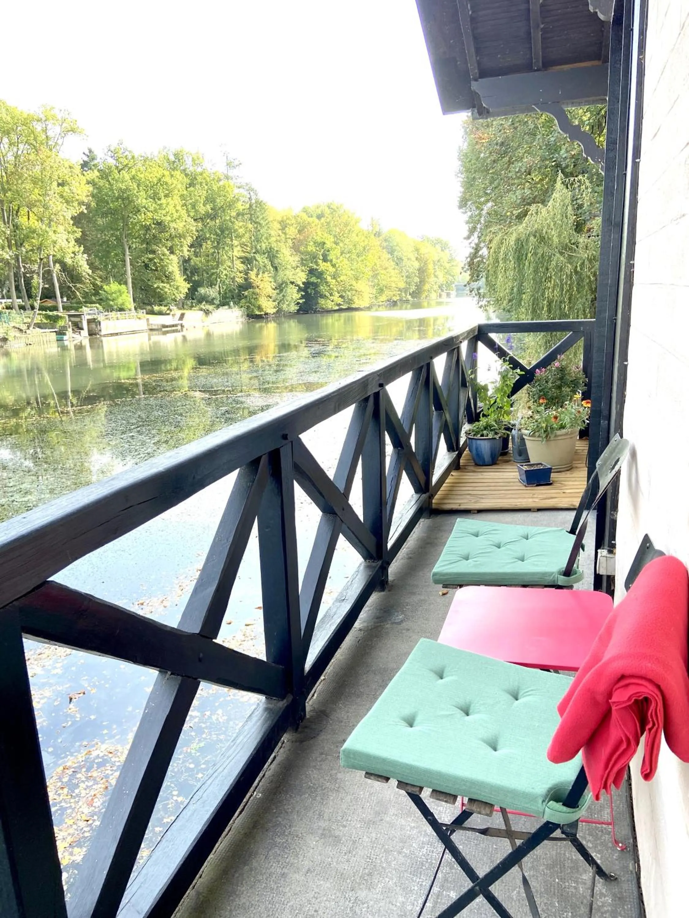 Balcony/Terrace in Le chalet bucolique au bord de l'eau