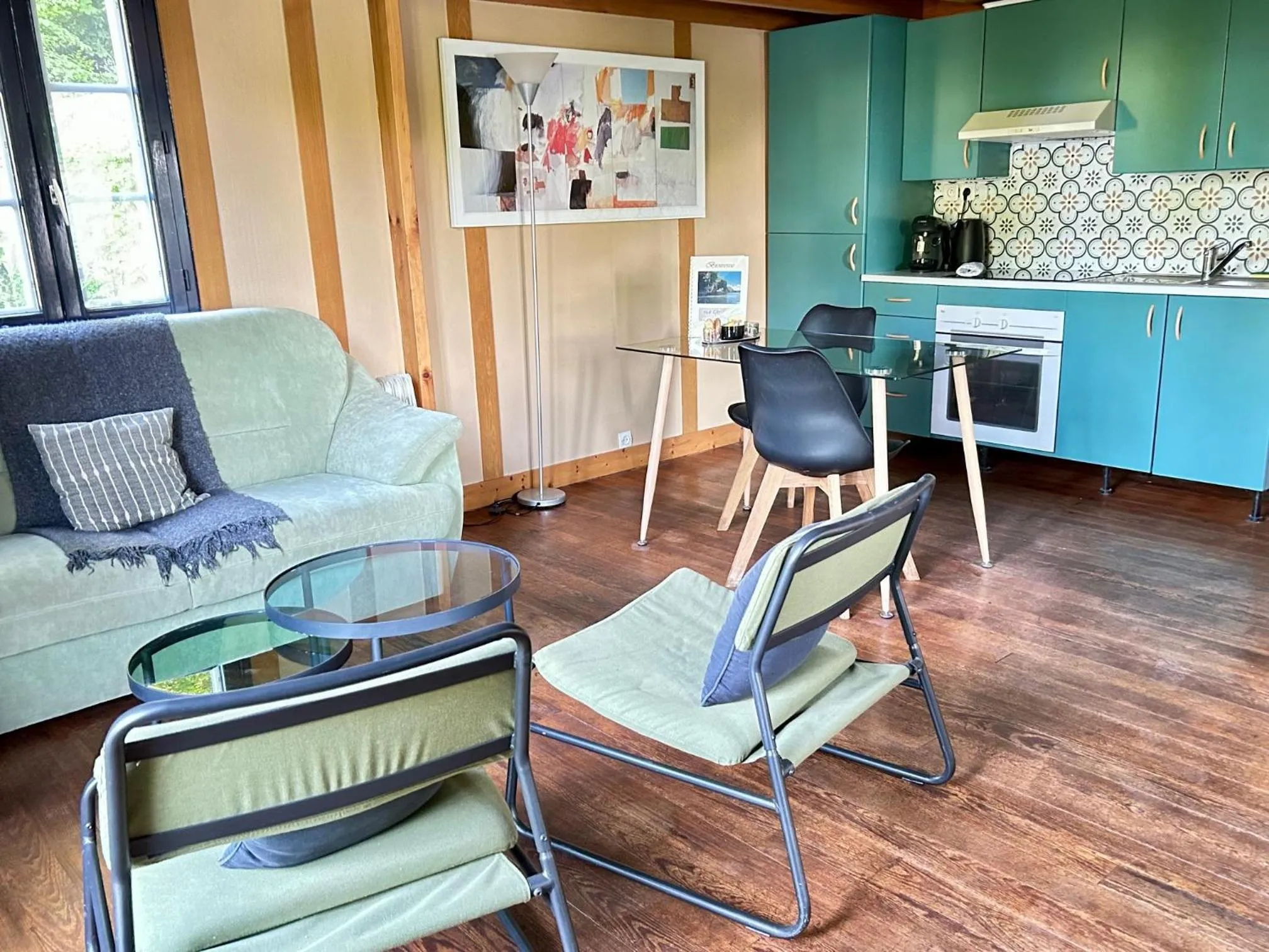 Living room in Le chalet bucolique au bord de l'eau