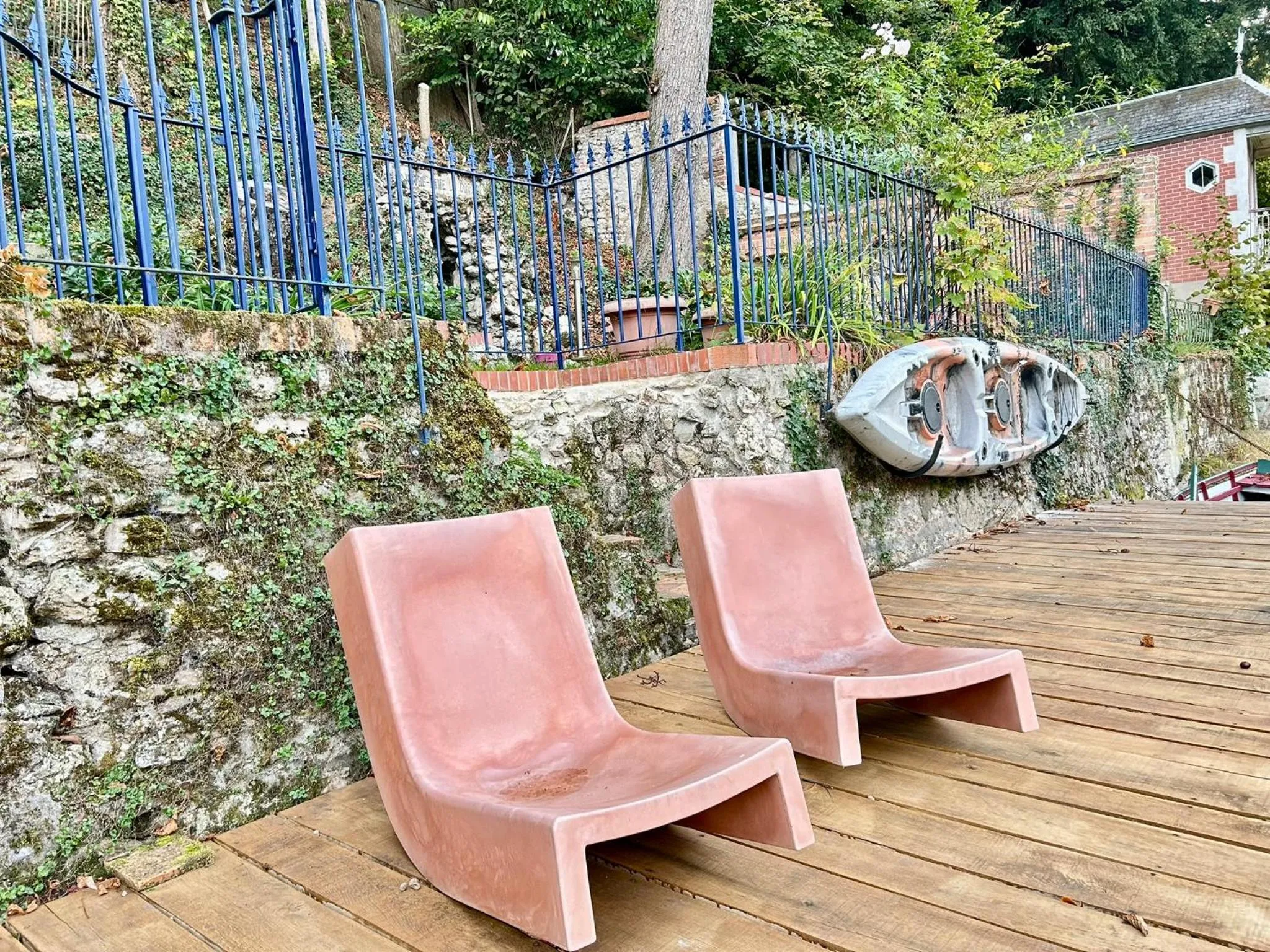 Garden in Le chalet bucolique au bord de l'eau