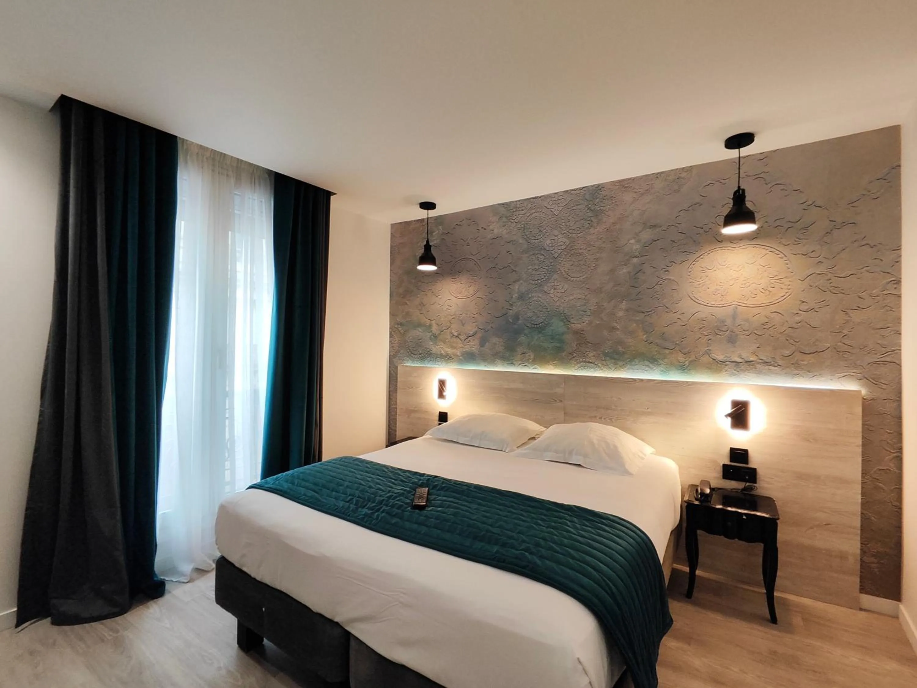 Photo of the whole room, Bed in Atelier Montparnasse Hôtel