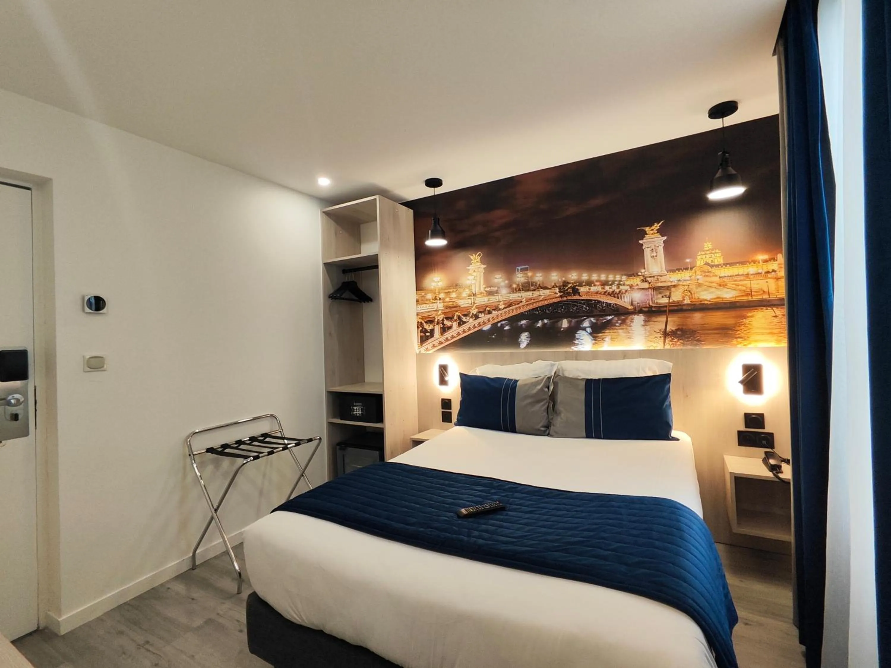 Photo of the whole room, Bed in Atelier Montparnasse Hôtel