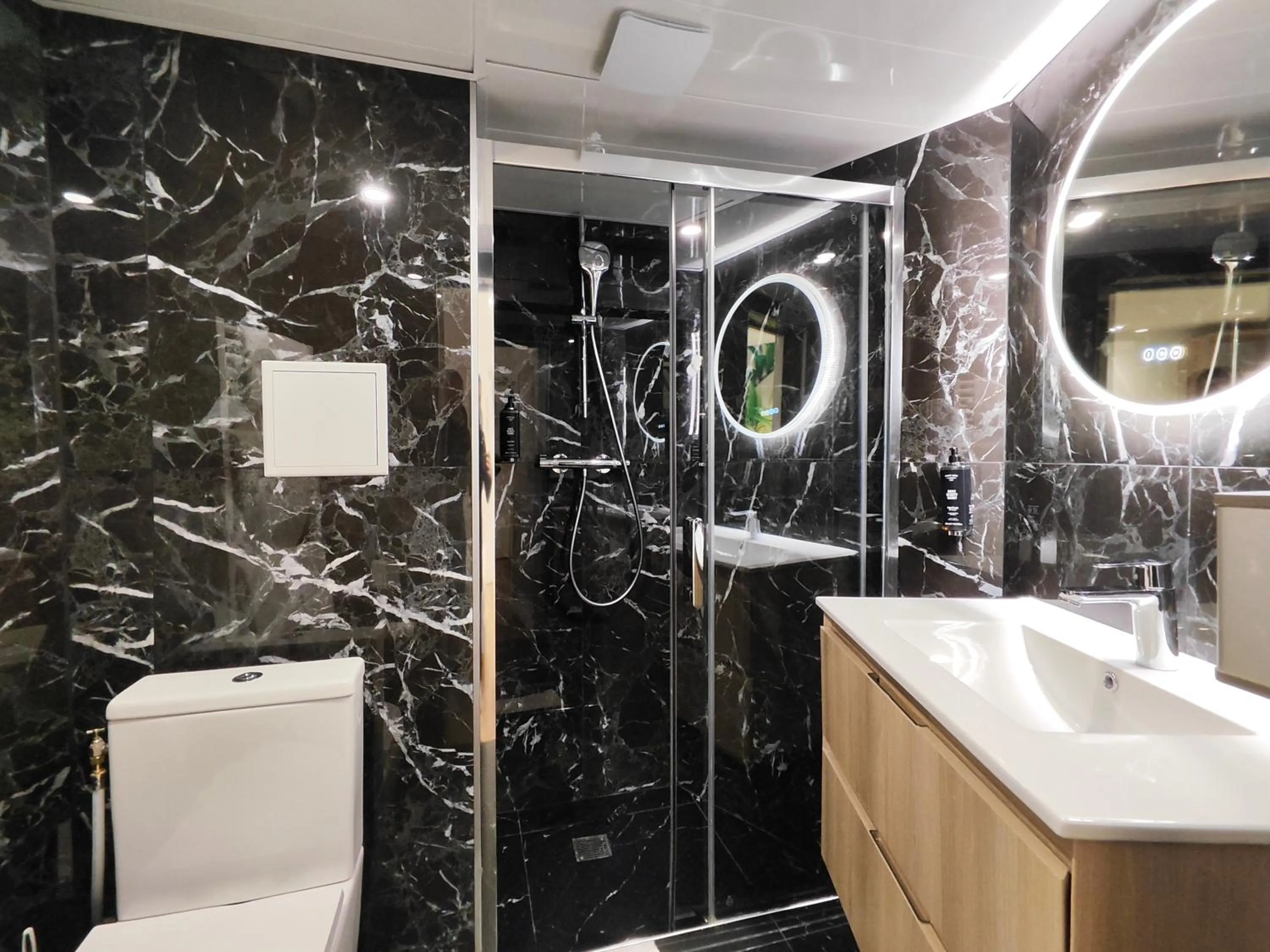 Bathroom in Atelier Montparnasse Hôtel