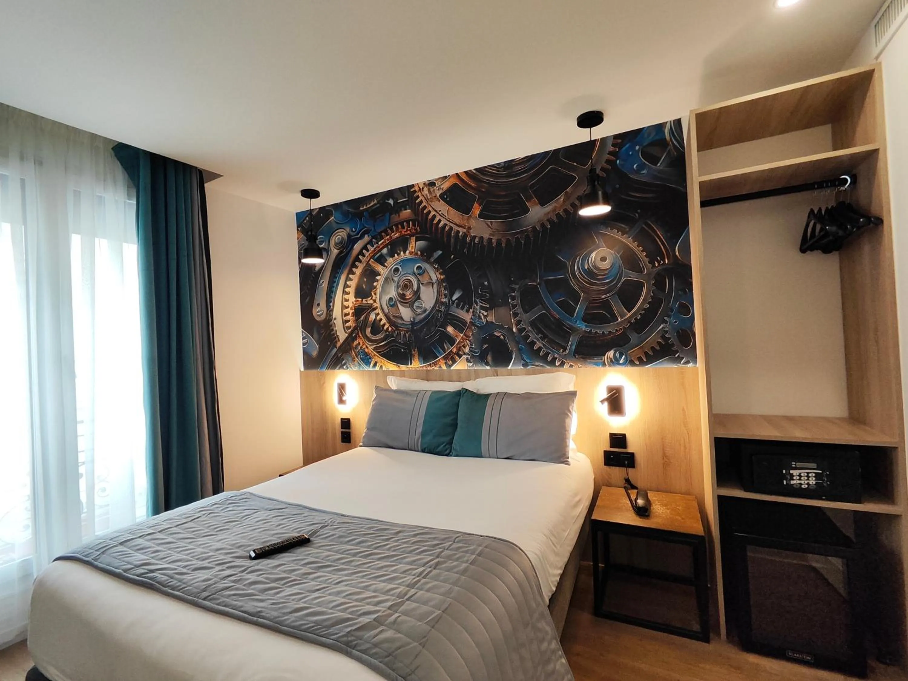 Photo of the whole room, Bed in Atelier Montparnasse Hôtel