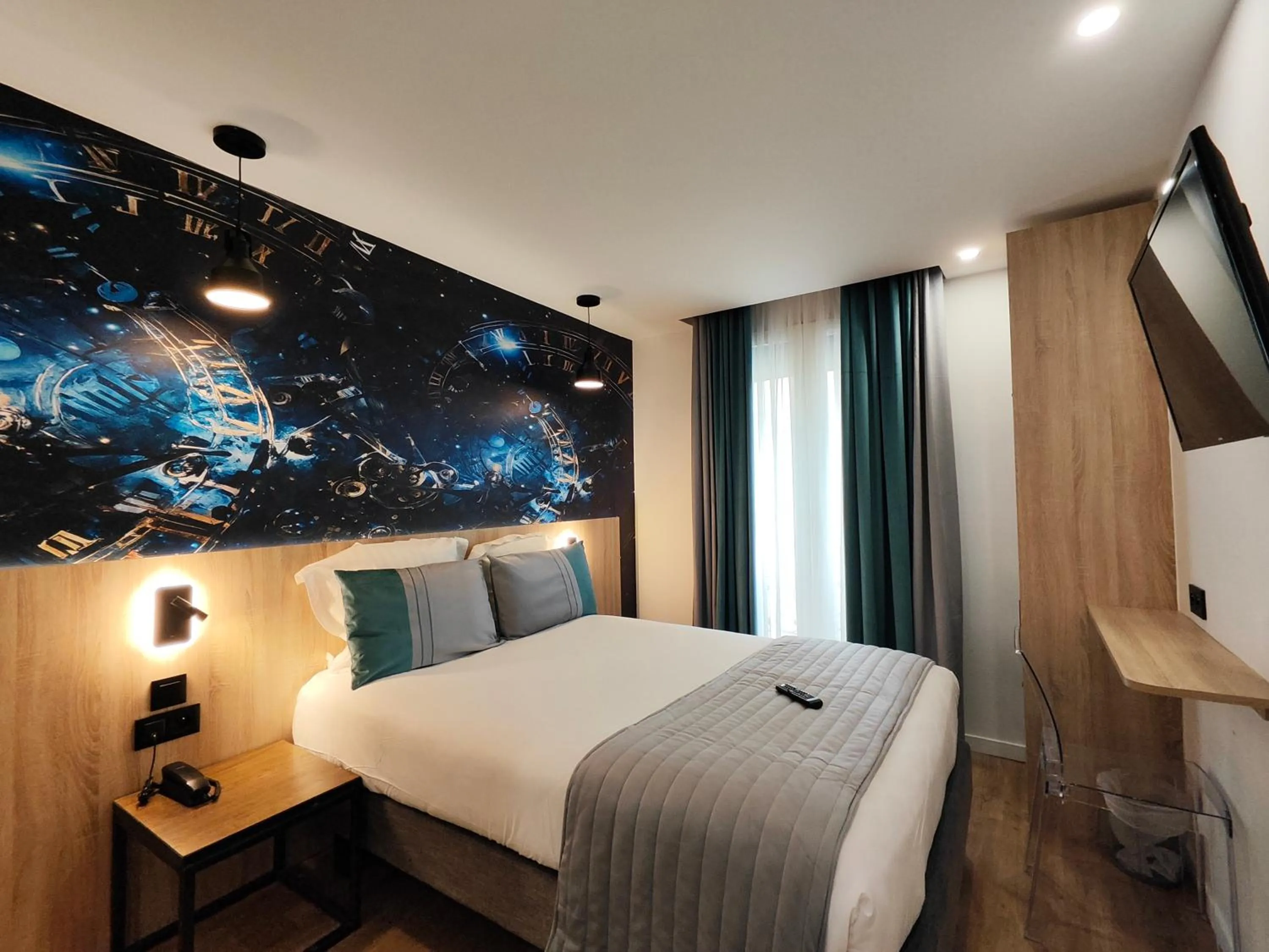 Photo of the whole room, Bed in Atelier Montparnasse Hôtel