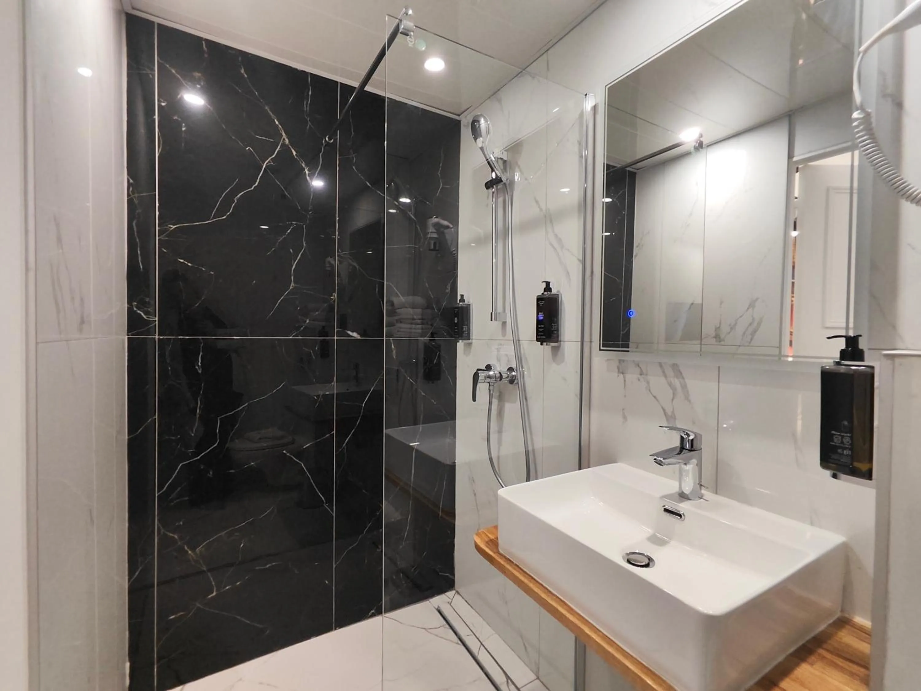 Bathroom in Atelier Montparnasse Hôtel