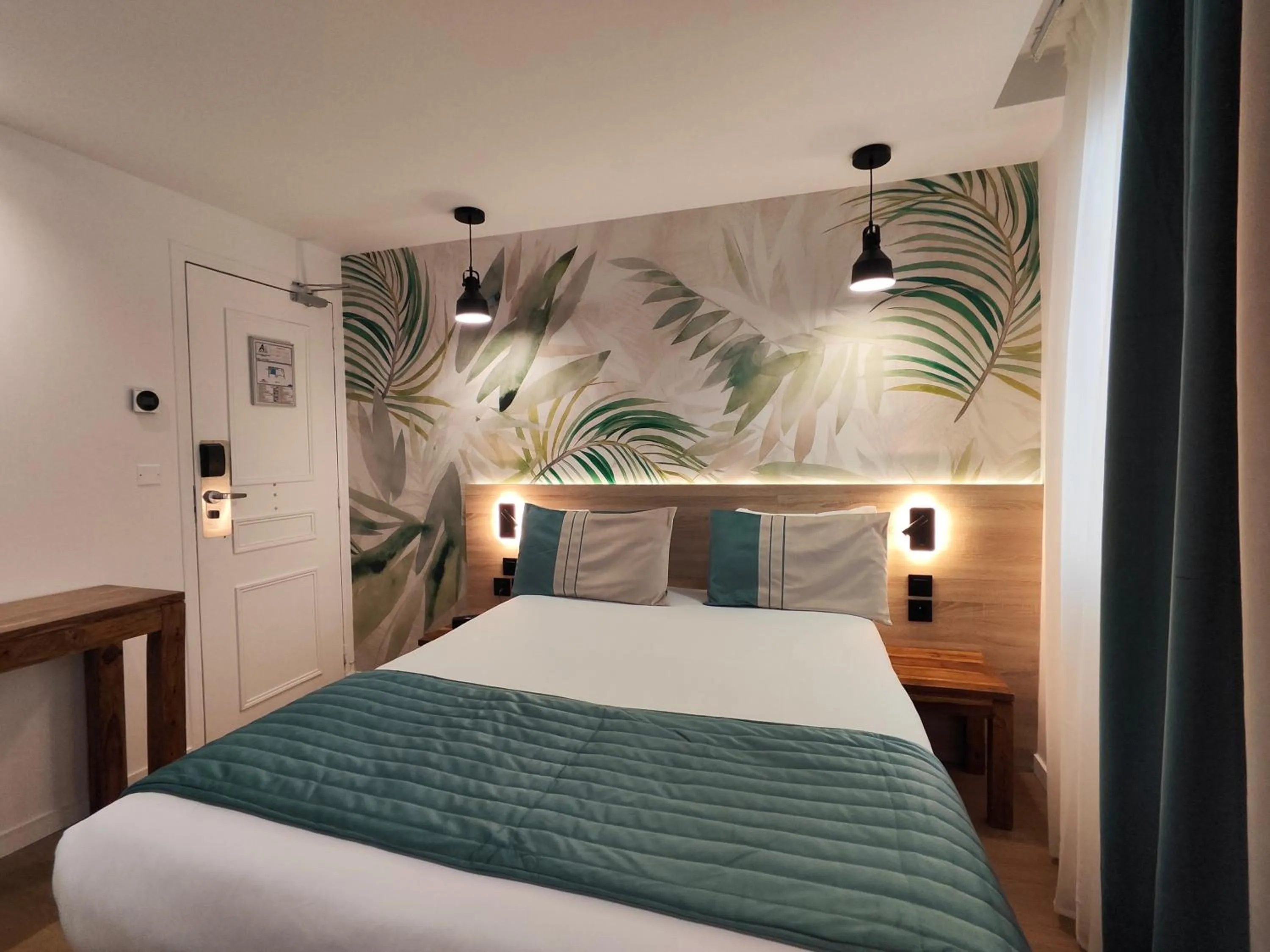 Photo of the whole room, Bed in Atelier Montparnasse Hôtel