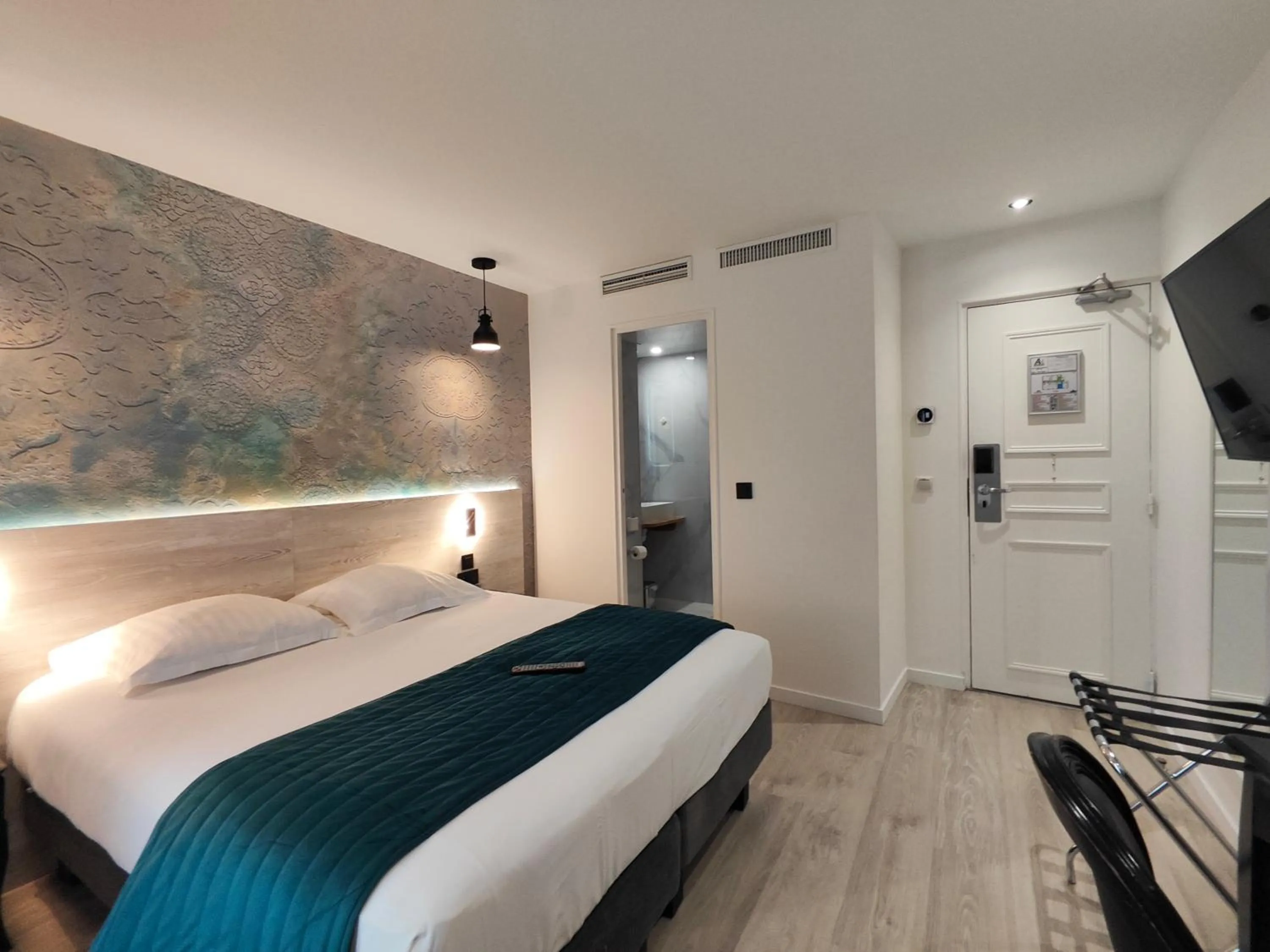 Photo of the whole room, Bed in Atelier Montparnasse Hôtel