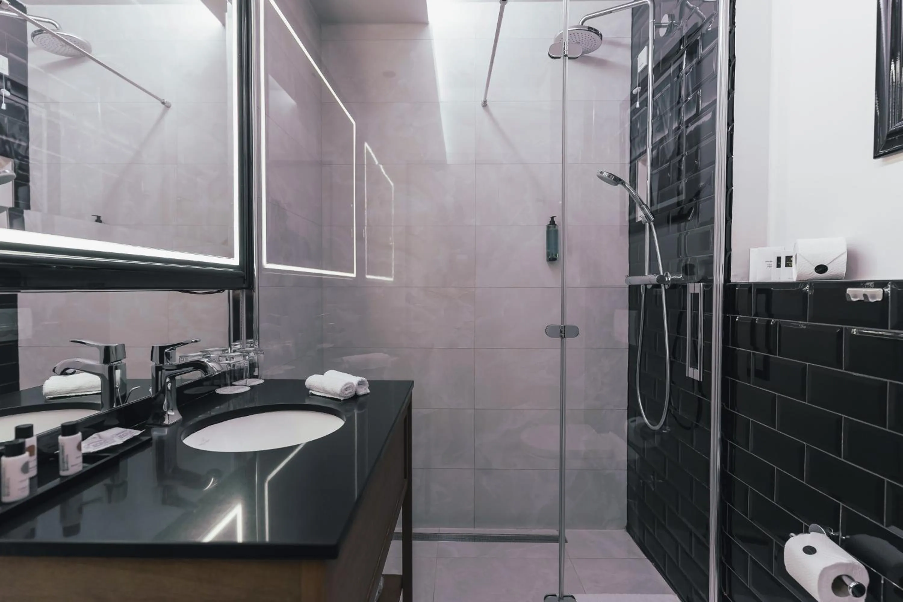 Shower in Grand Hotel Slavia