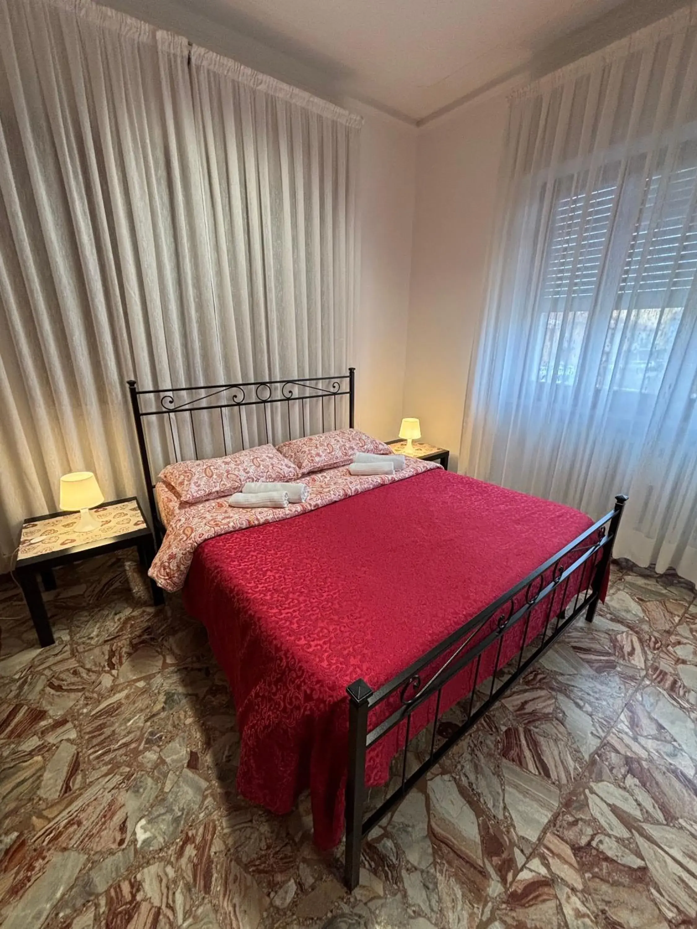 Double Room with Shared Bathroom in My Way Double Room with Shared Bathroom in My Way