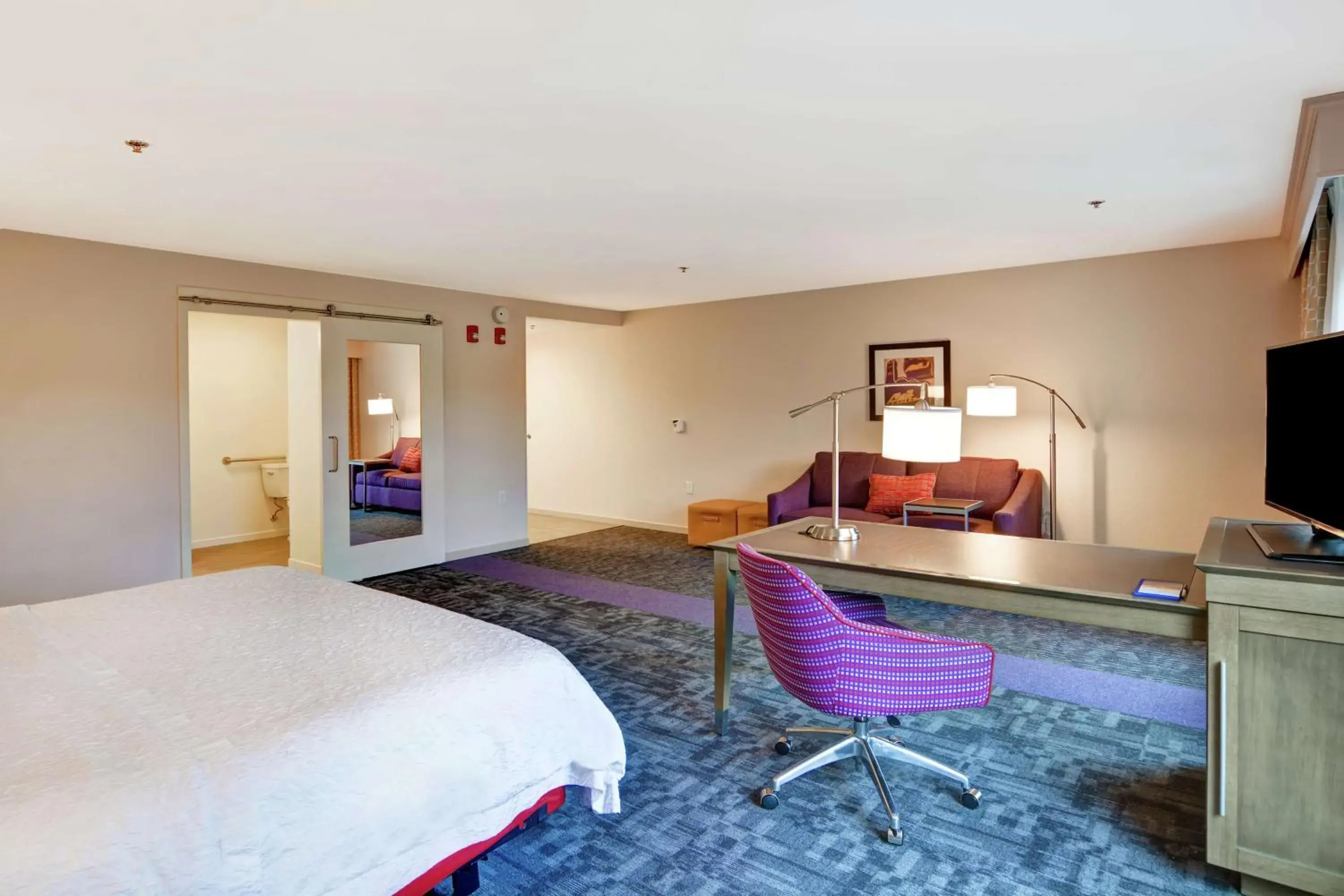 King Studio Suite with Sofa Bed - Hearing Access/Non-Smoking in Hampton Inn Suites Ashland, Ohio King Studio Suite with Sofa Bed - Hearing Access/Non-Smoking in Hampton Inn Suites Ashland, Ohio