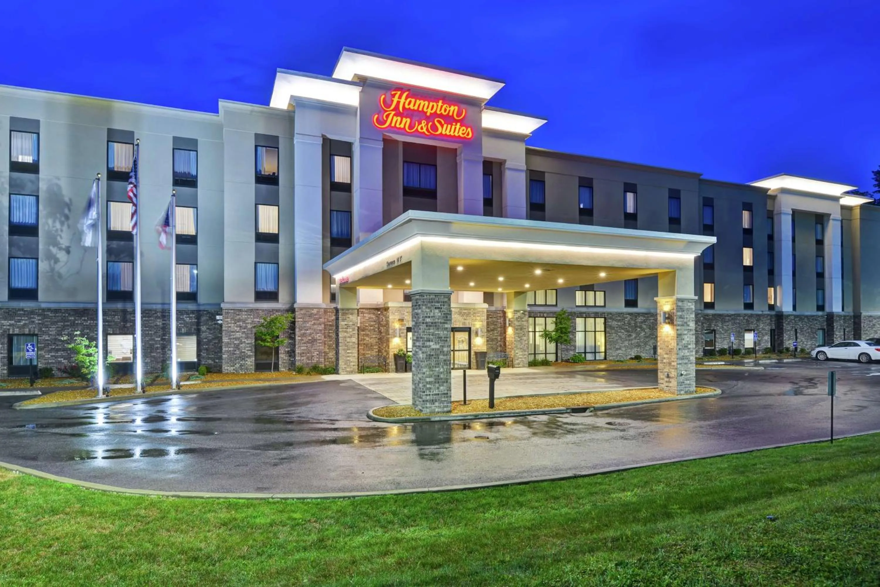 Property building in Hampton Inn Suites Ashland, Ohio