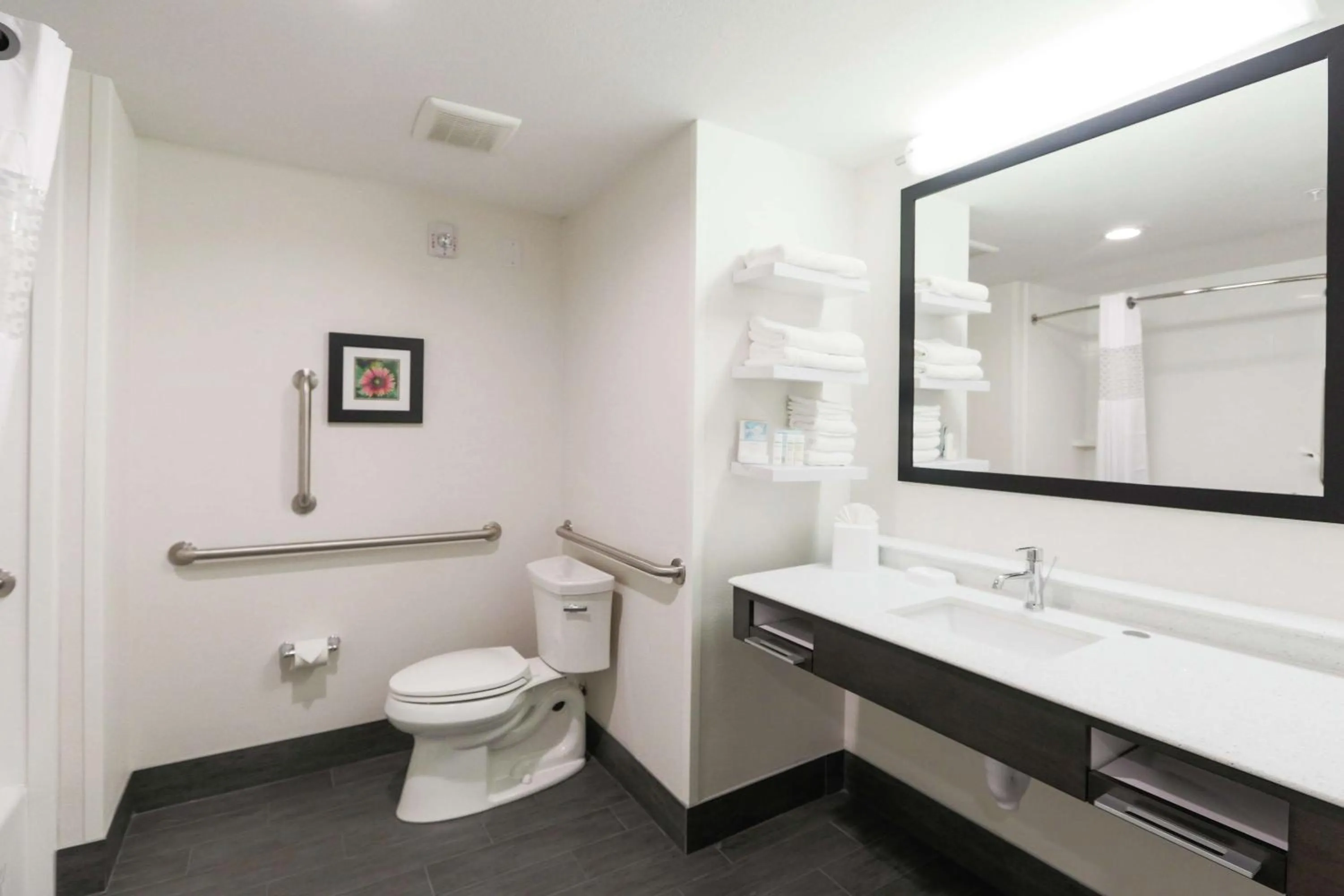 Bathroom in Hampton Inn El Reno Ok