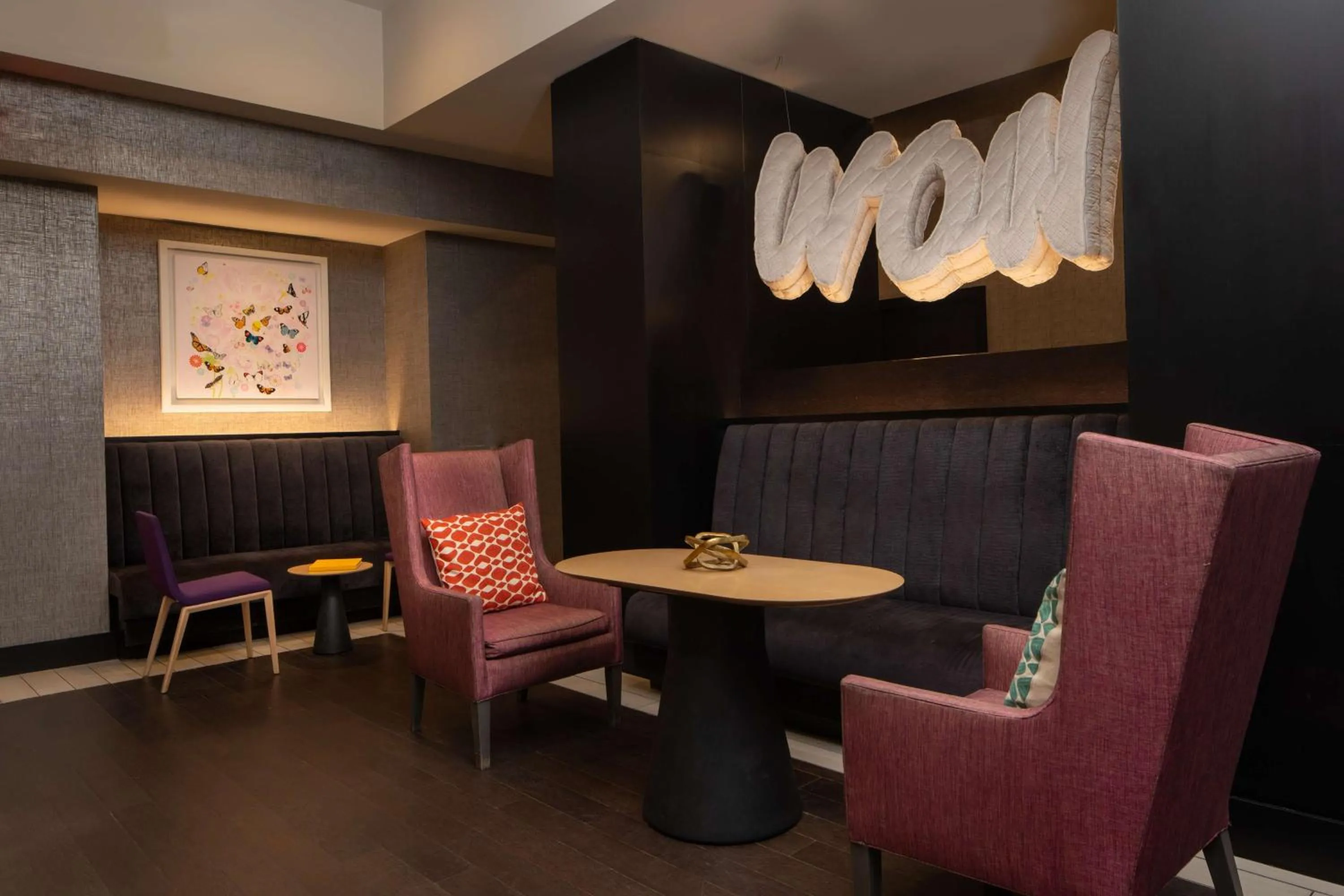 Lounge or bar in Embassy Suites By Hilton New York Manhattan Times Square