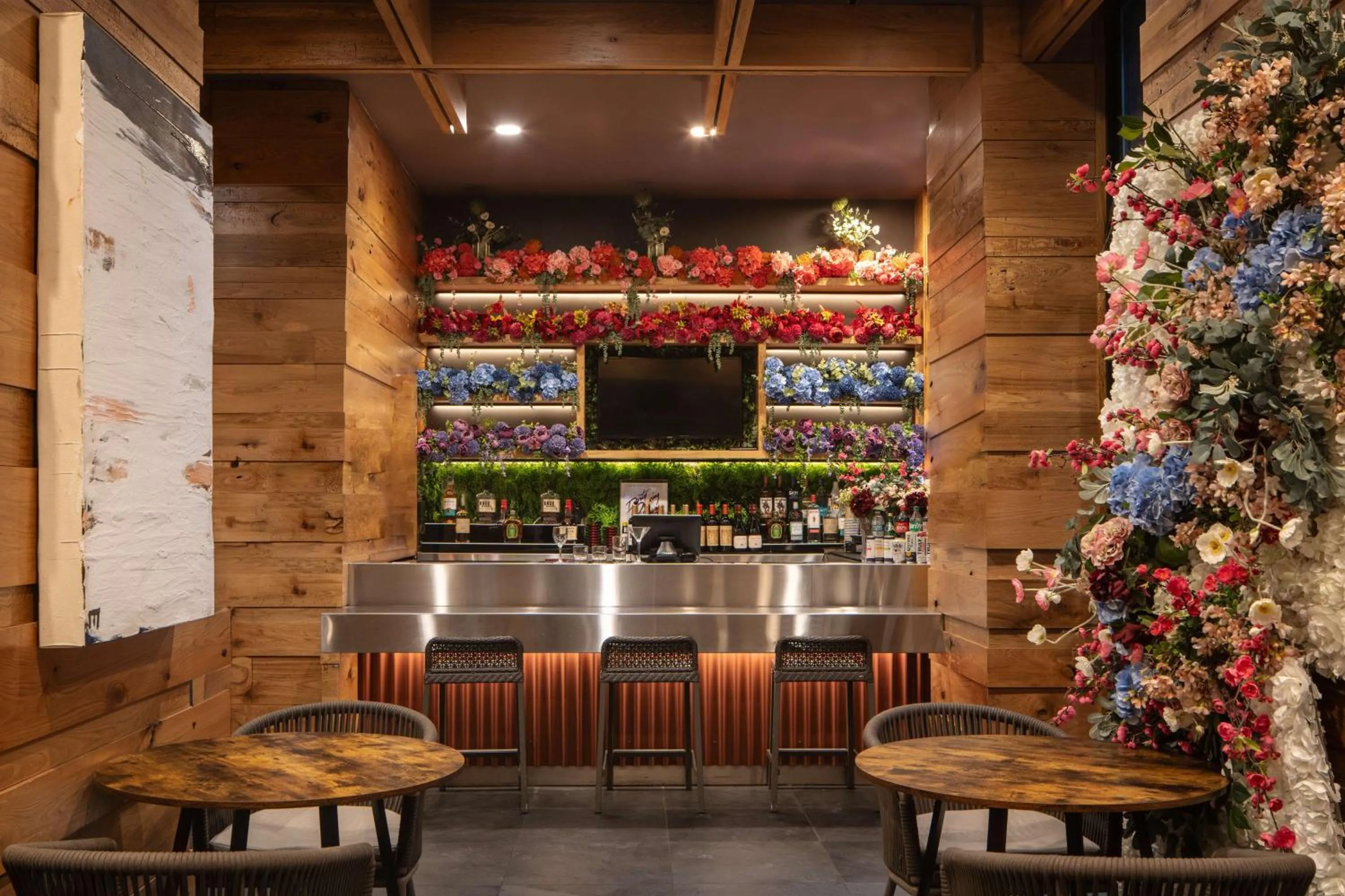 Lounge or bar in Embassy Suites By Hilton New York Manhattan Times Square