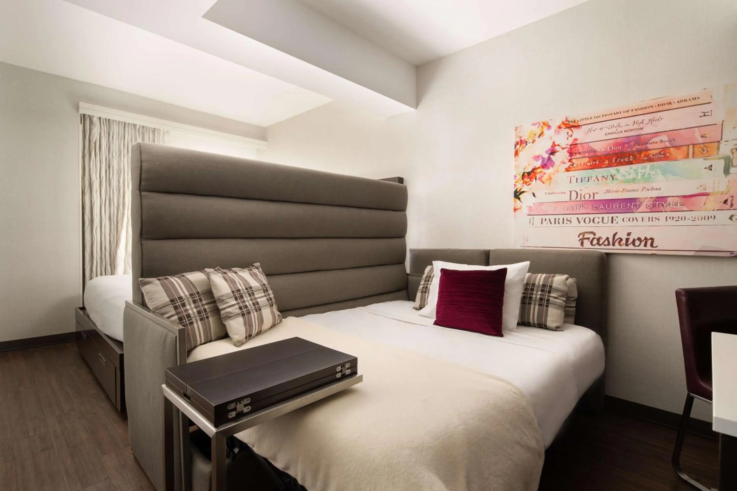 Living room, Bed in Embassy Suites By Hilton New York Manhattan Times Square