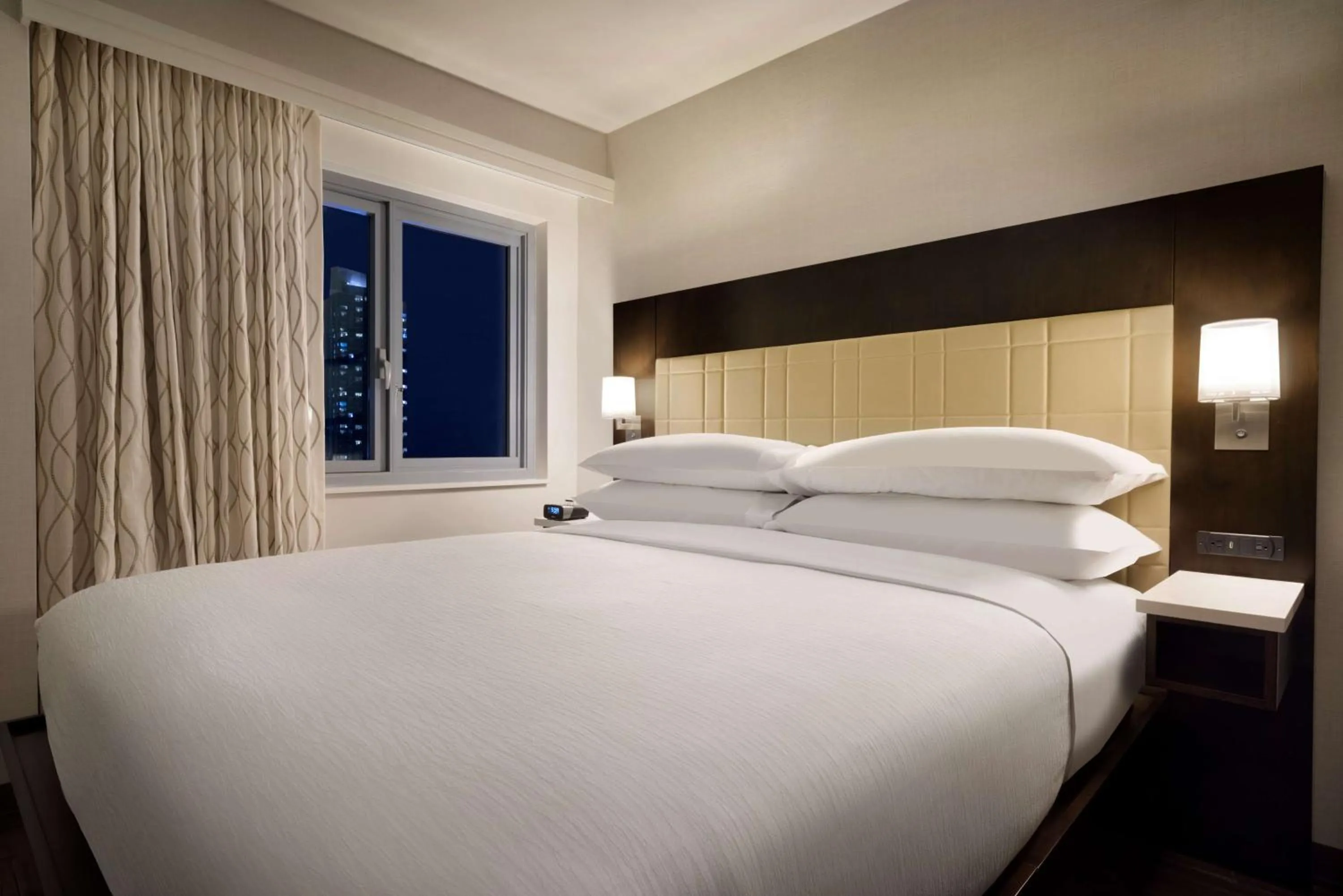 Bed in Embassy Suites By Hilton New York Manhattan Times Square