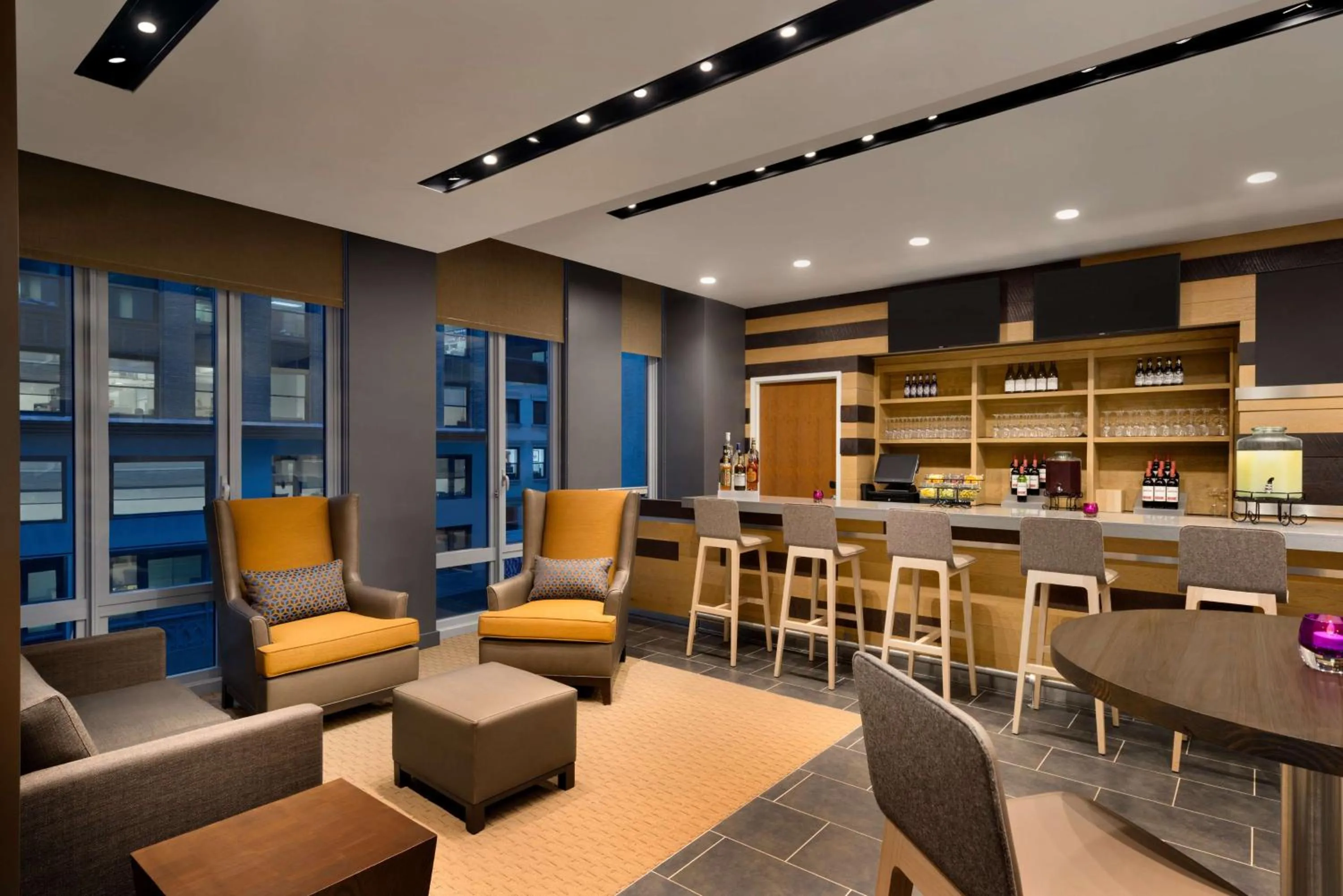 Lounge or bar in Embassy Suites By Hilton New York Manhattan Times Square