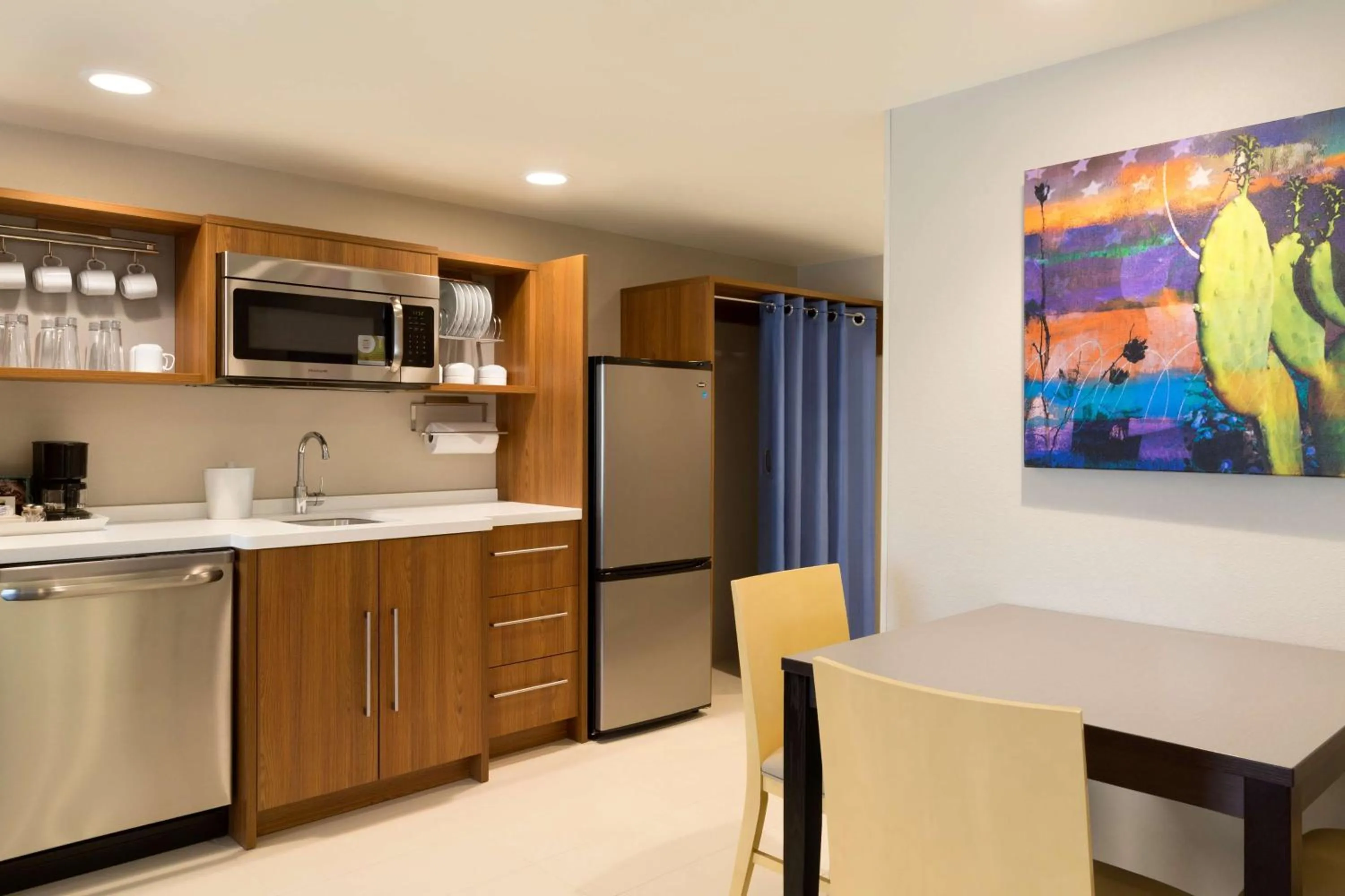Kitchen or kitchenette in Home2 Suites By Hilton Glendale Westgate