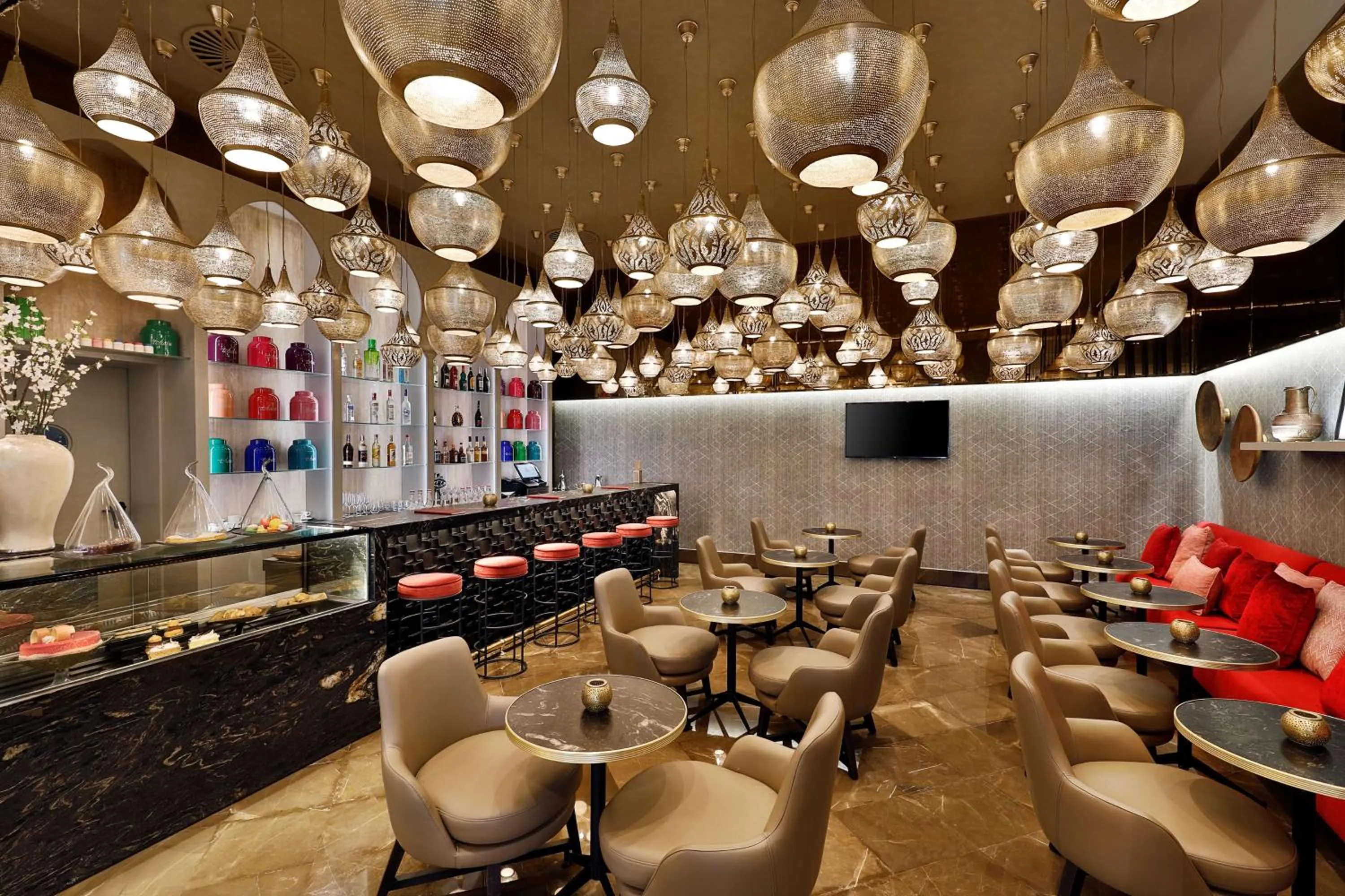 Lounge or bar in Hilton Tanger City Center