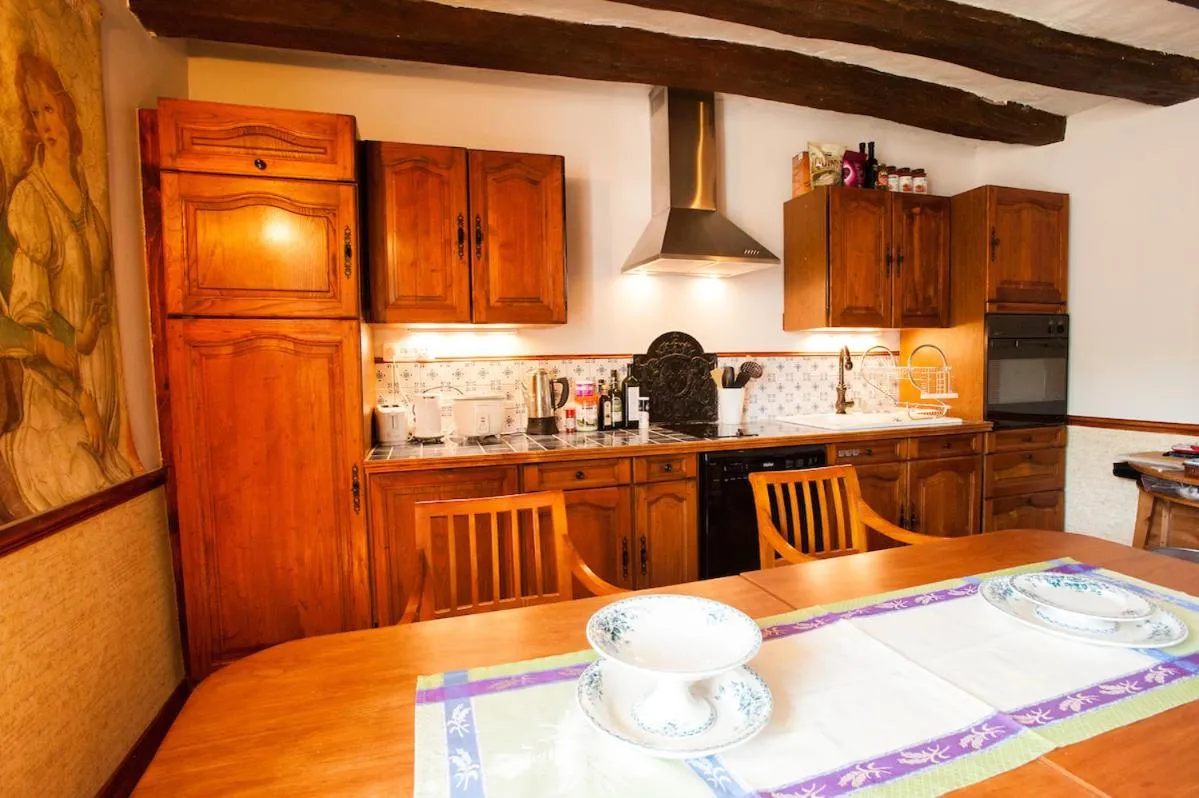 Kitchen or kitchenette in Songbird Sanctuary