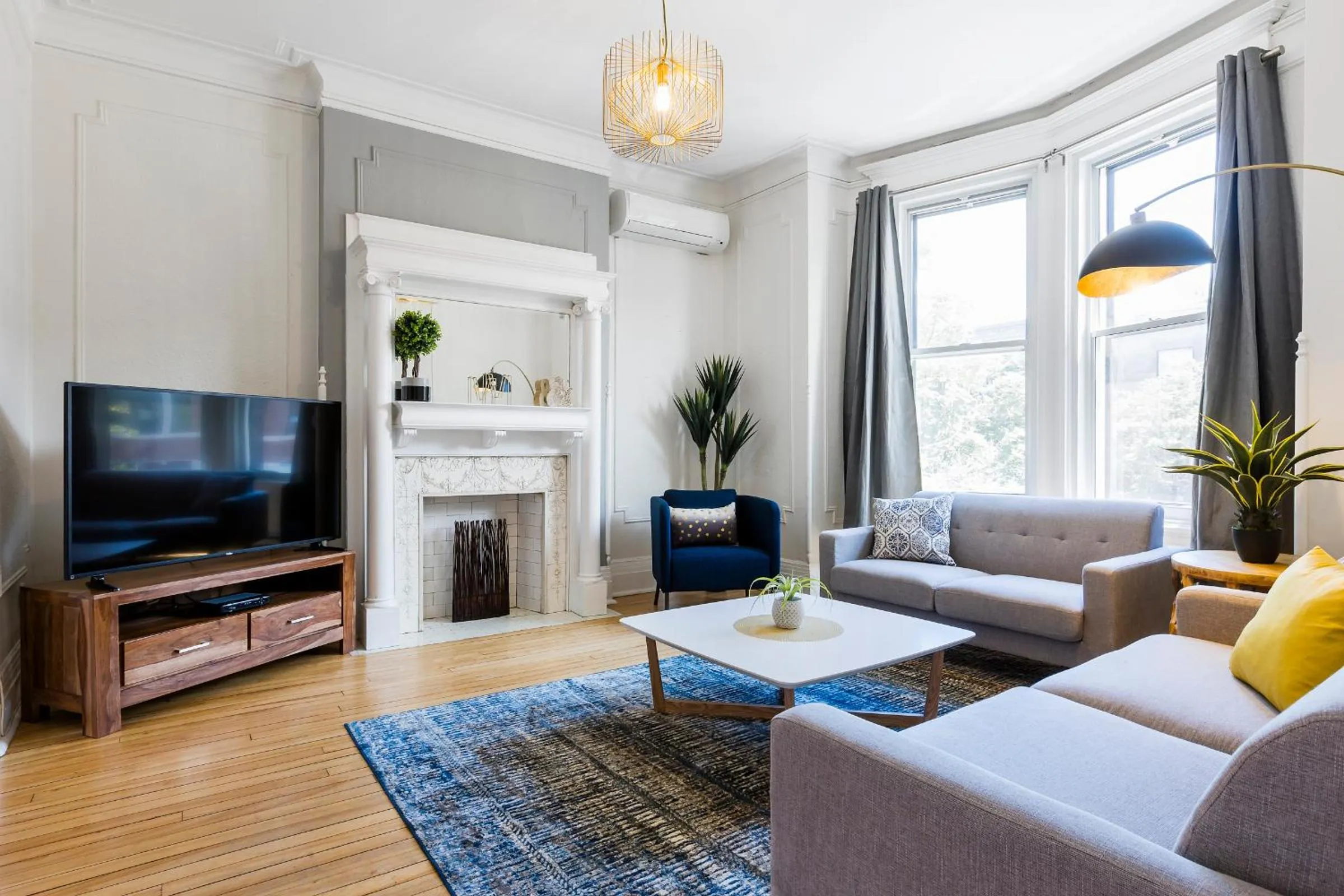 TV and multimedia in MTLVacationRentals -The Chic Laurier