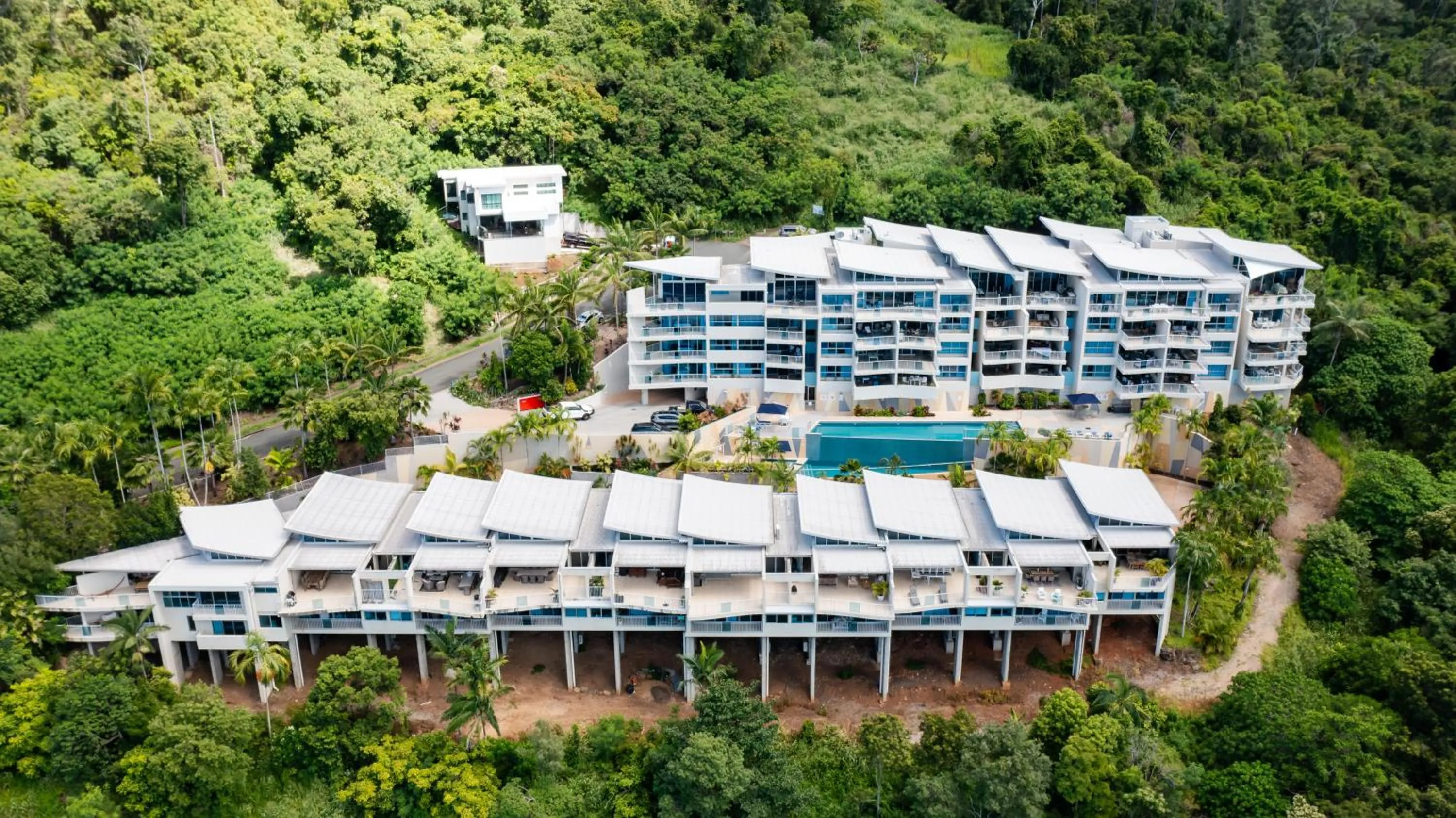 Property building in Azure Sea Whitsunday Resort