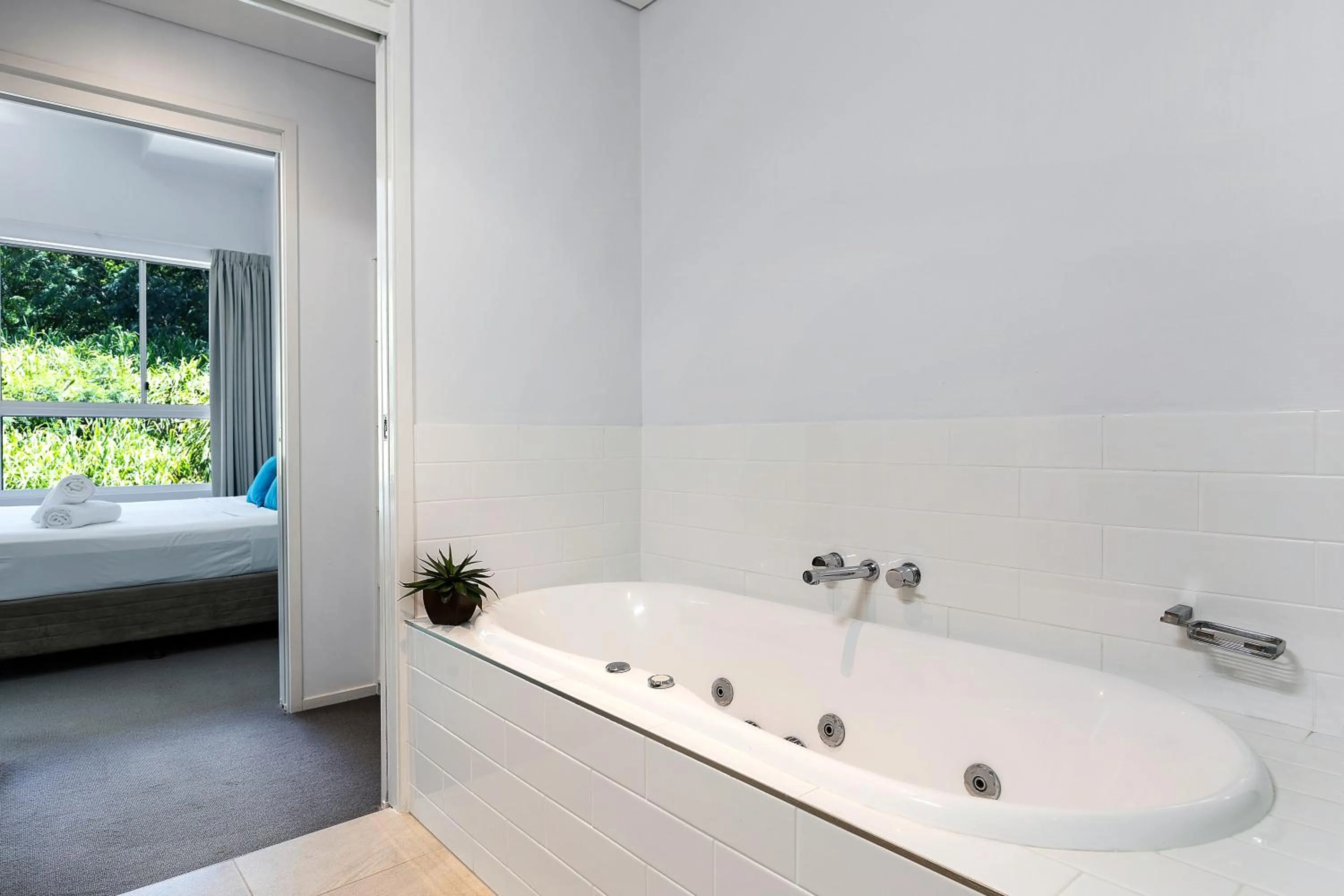 Bathroom, Bed in Azure Sea Whitsunday Resort